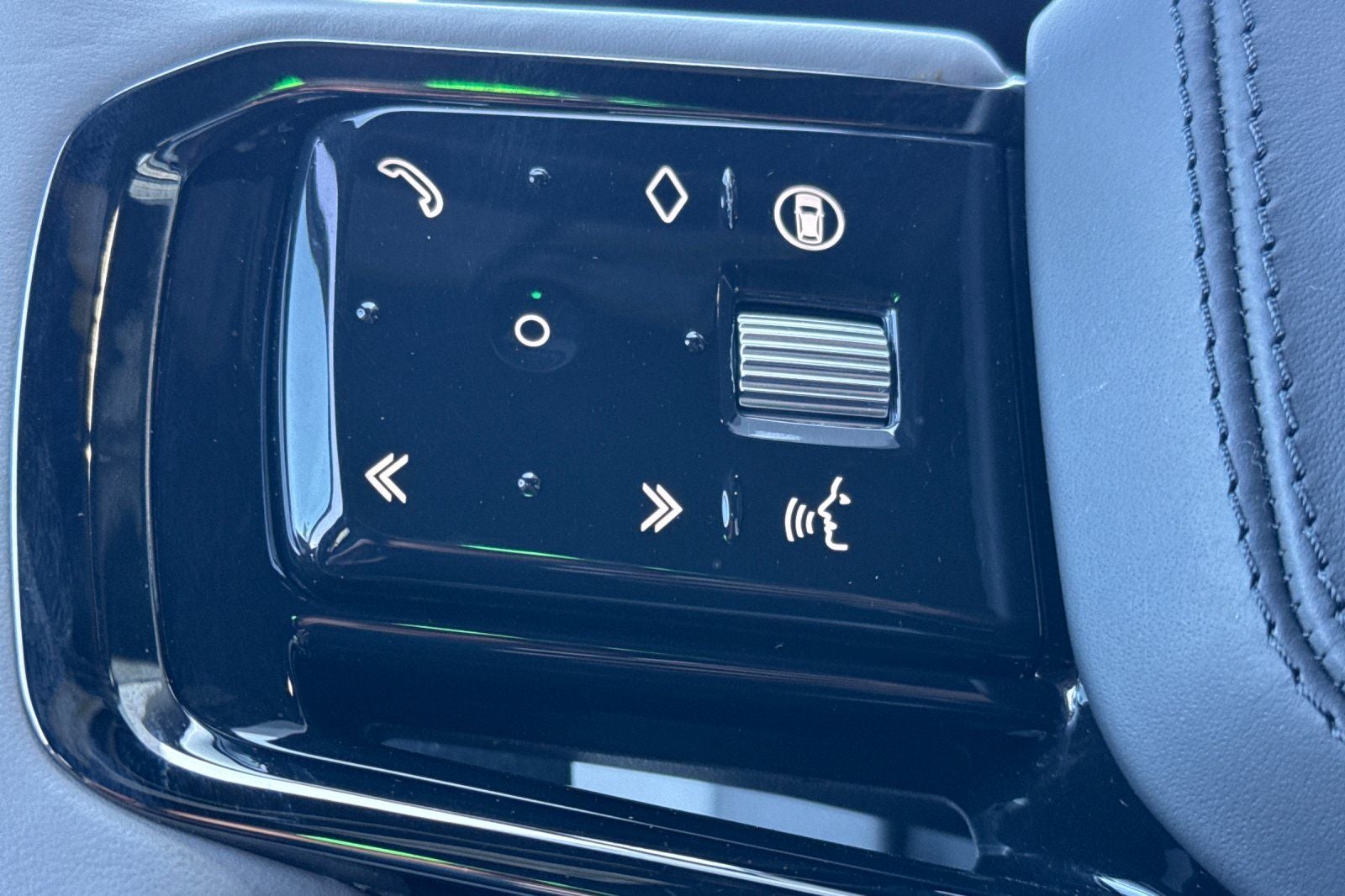 2026 Land Rover Range Rover Velar Dynamic SE