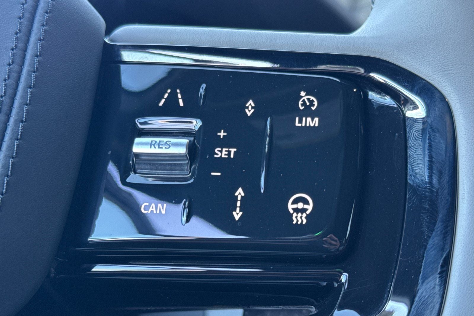 2026 Land Rover Range Rover Velar Dynamic SE