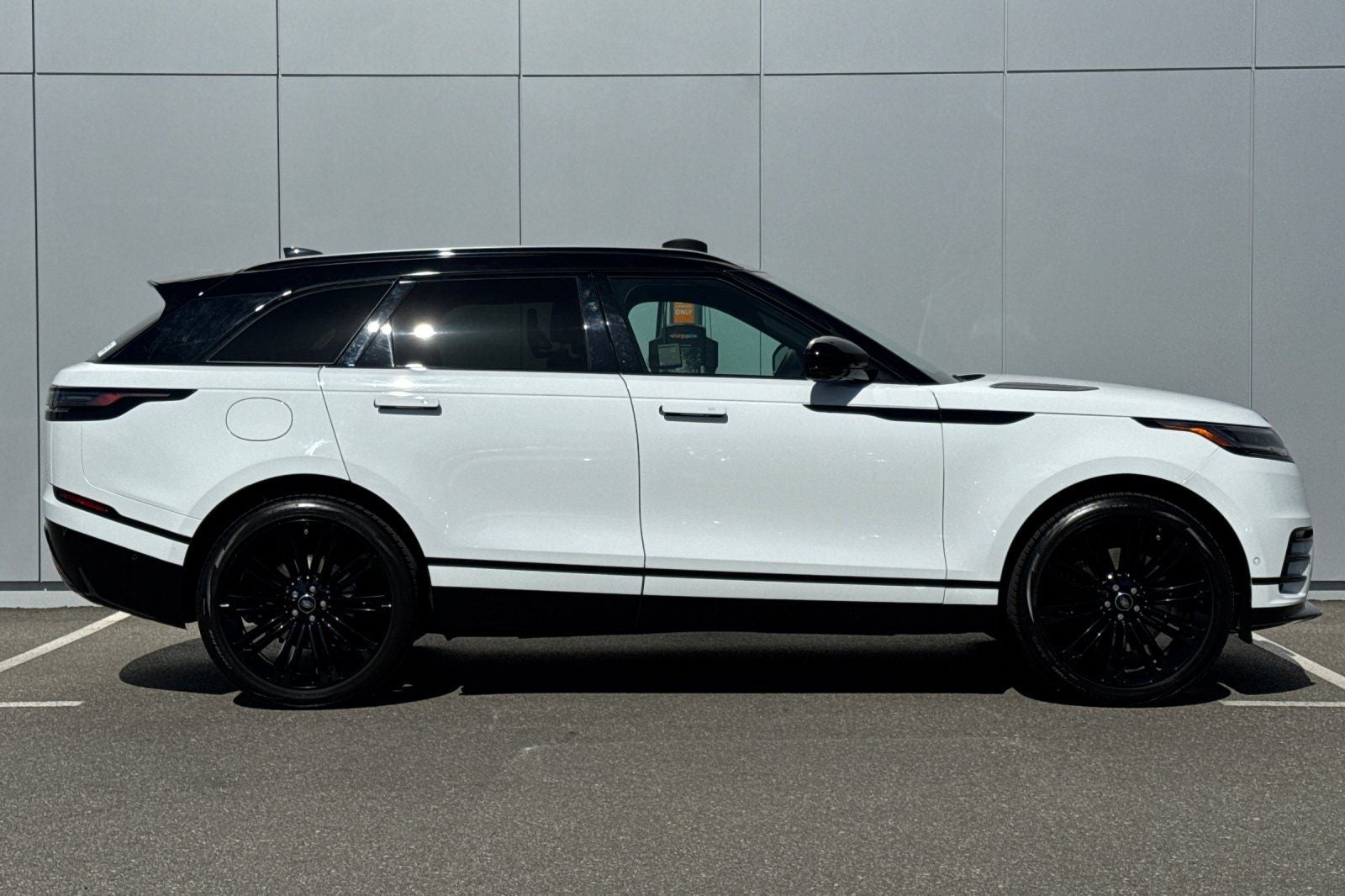 2026 Land Rover Range Rover Velar Dynamic SE