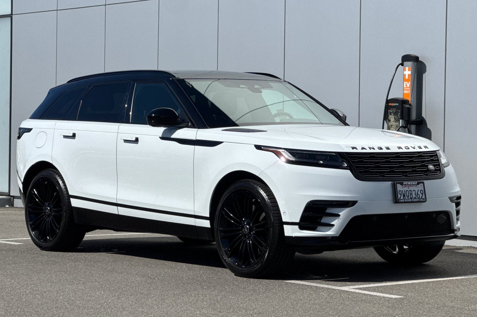 2026 Land Rover Range Rover Velar Dynamic SE
