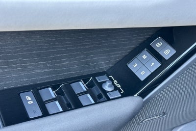2026 Land Rover Range Rover Velar Dynamic SE
