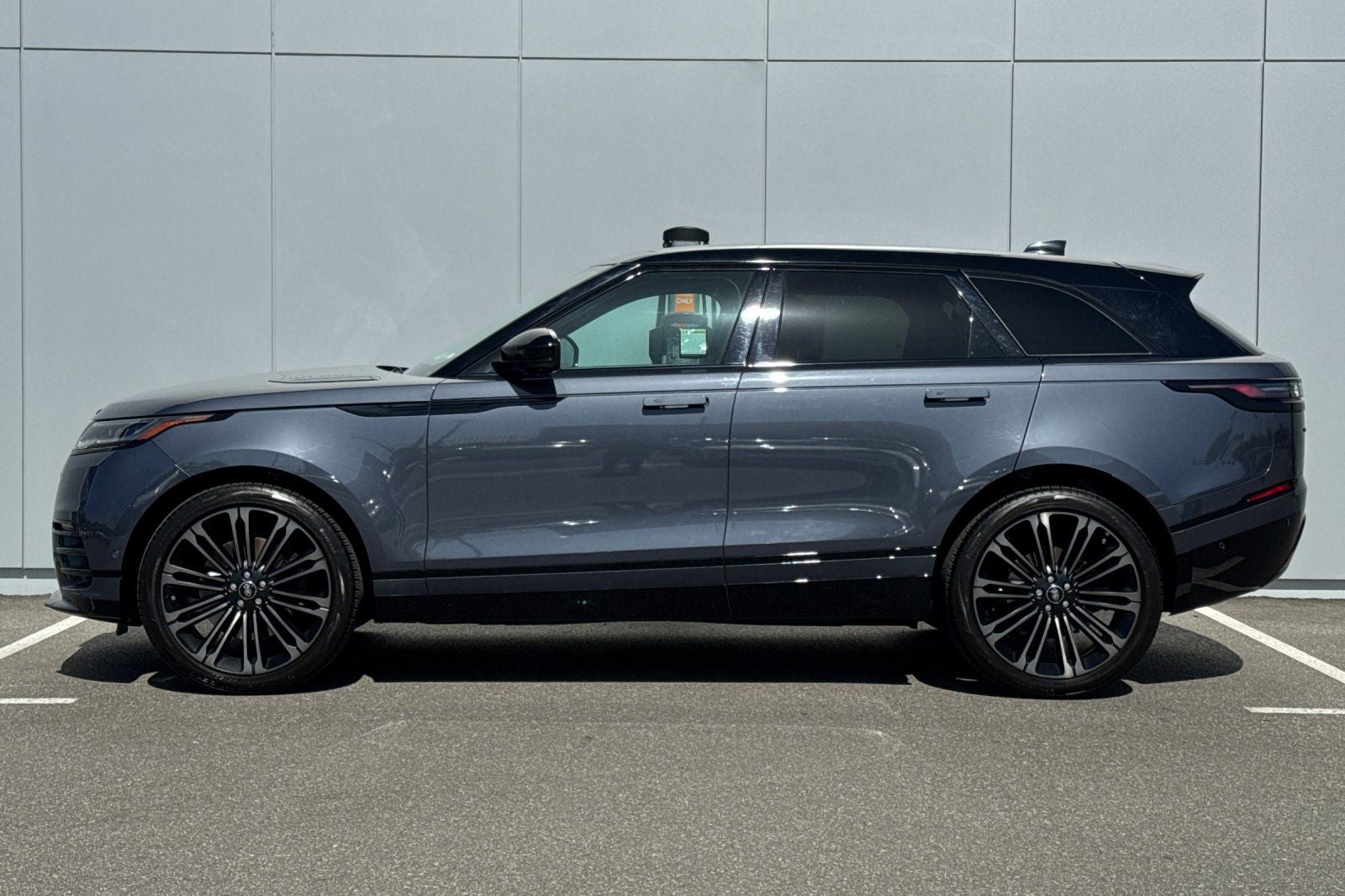 2026 Land Rover Range Rover Velar Dynamic SE