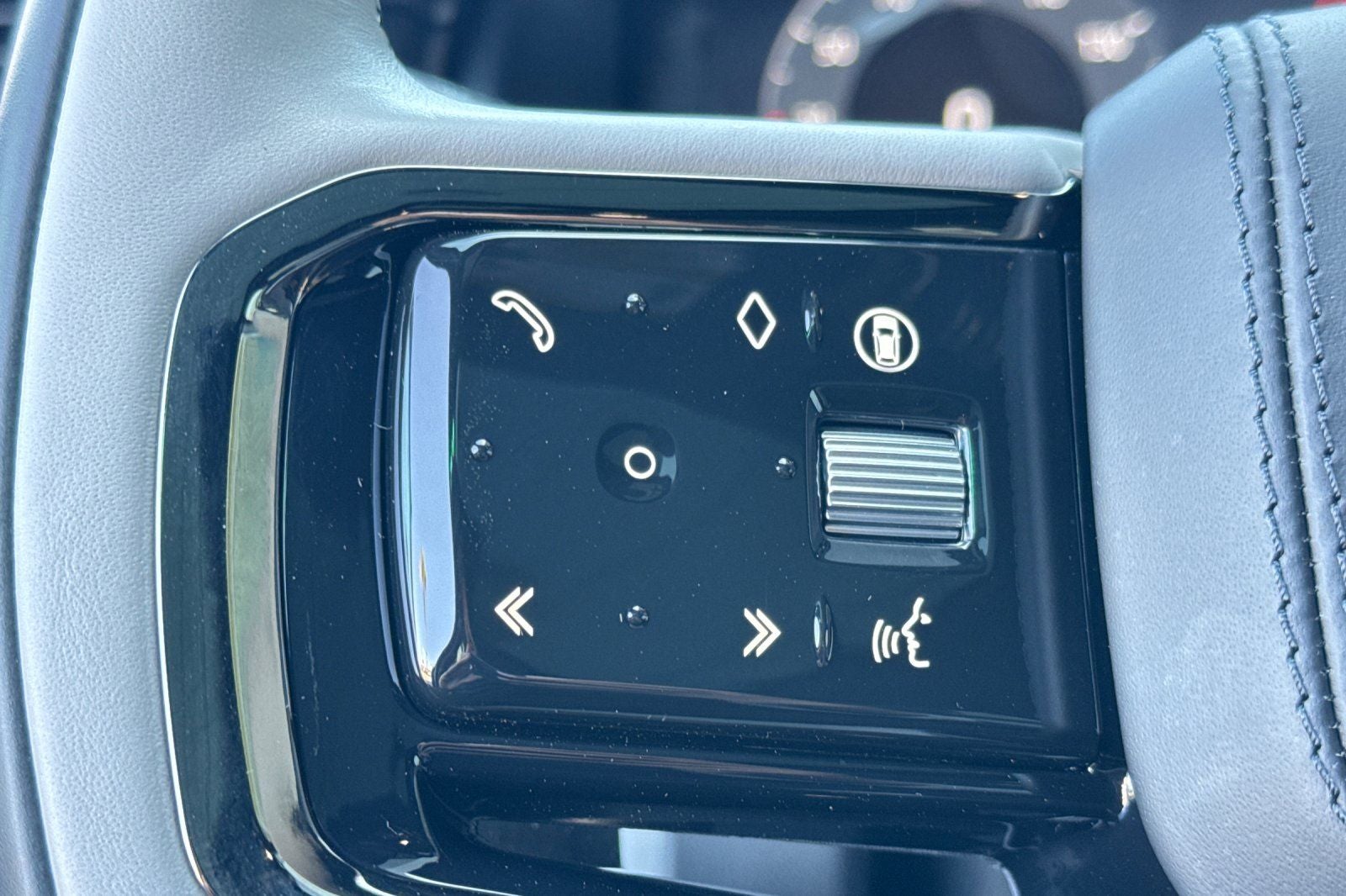 2026 Land Rover Range Rover Velar Dynamic SE