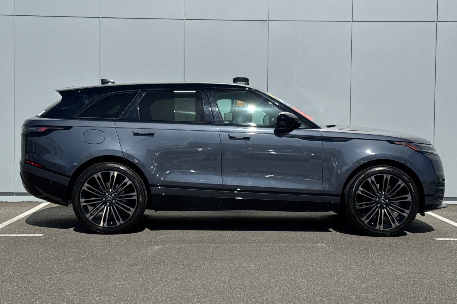 2026 Land Rover Range Rover Velar Dynamic SE