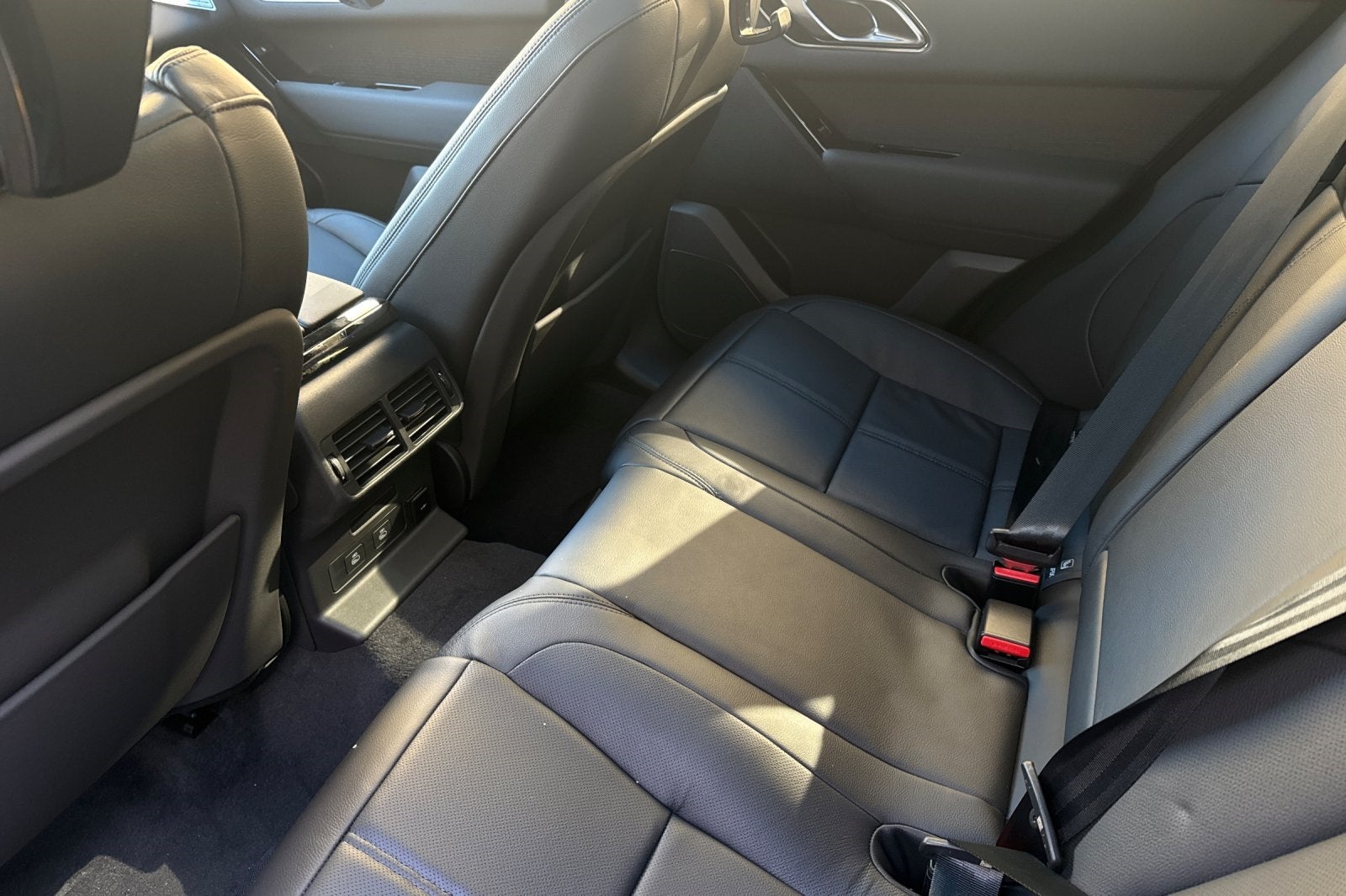 2026 Land Rover Range Rover Velar Dynamic SE