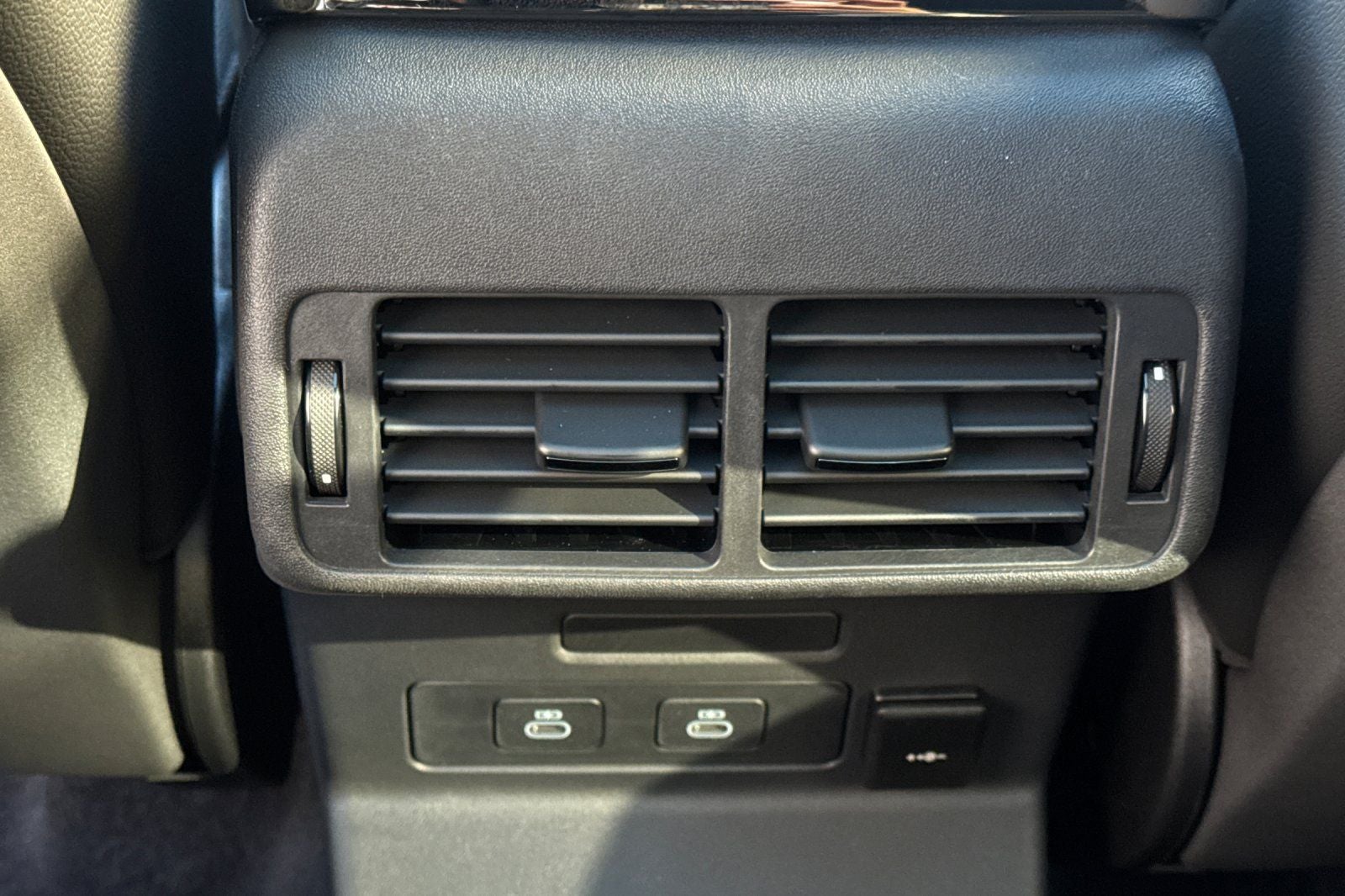 2026 Land Rover Range Rover Velar Dynamic SE