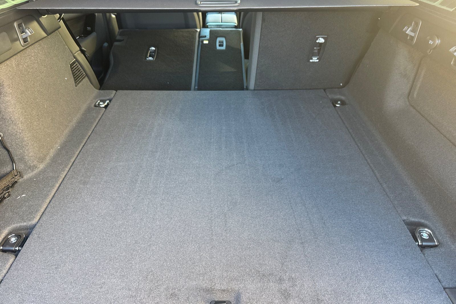 2026 Land Rover Range Rover Velar Dynamic SE