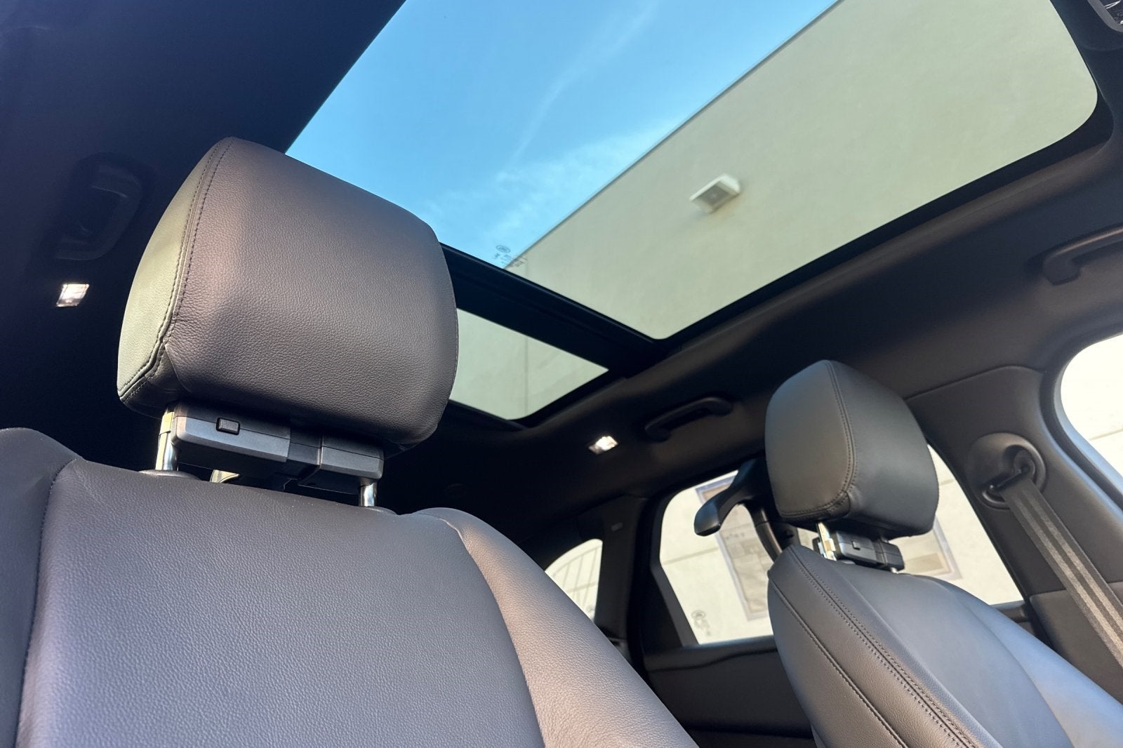 2026 Land Rover Range Rover Velar Dynamic SE