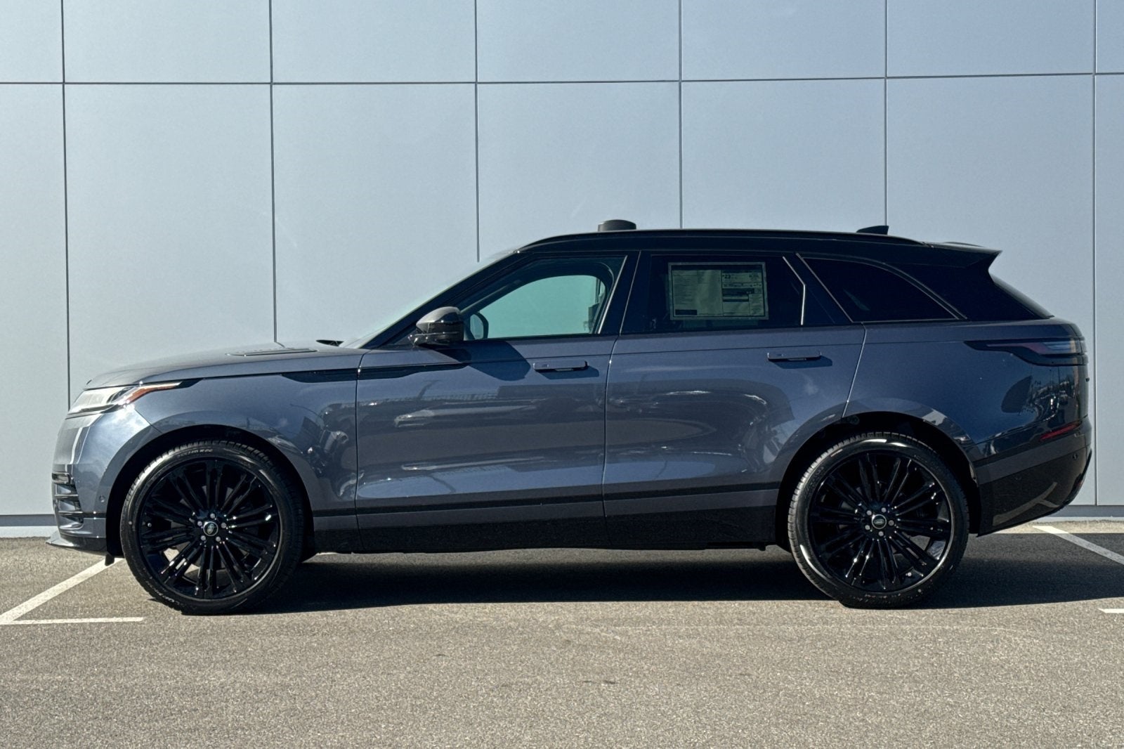 2026 Land Rover Range Rover Velar Dynamic SE