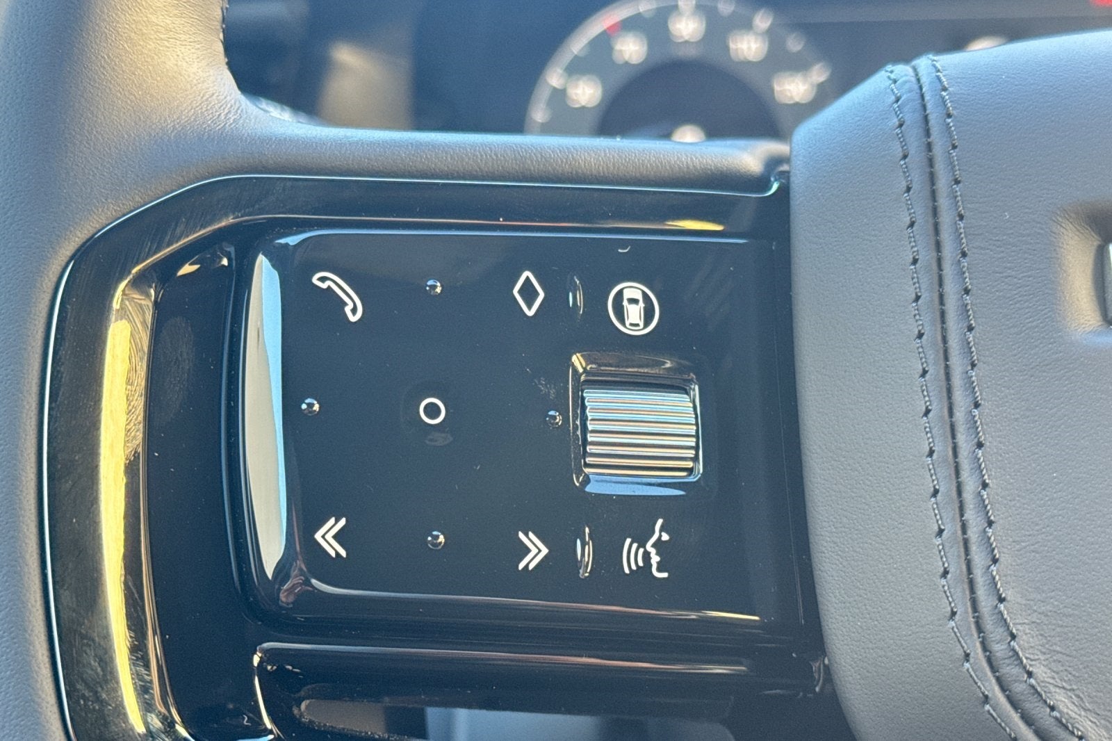 2026 Land Rover Range Rover Velar Dynamic SE