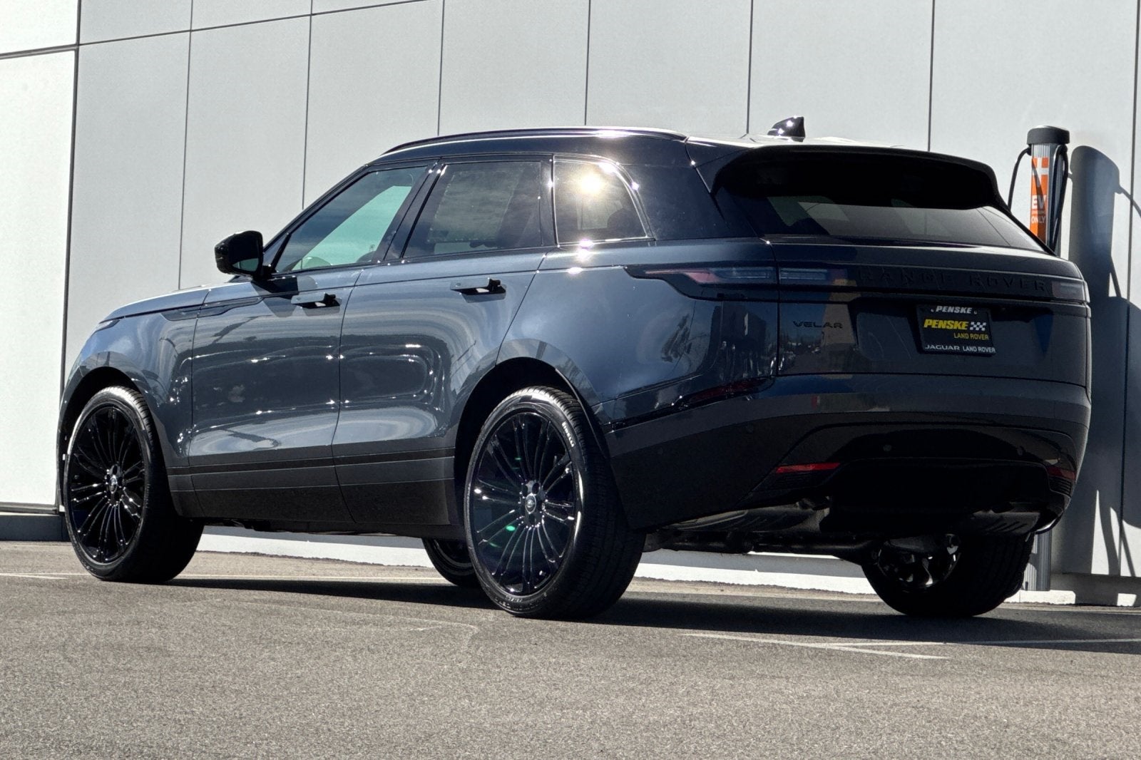 2026 Land Rover Range Rover Velar Dynamic SE