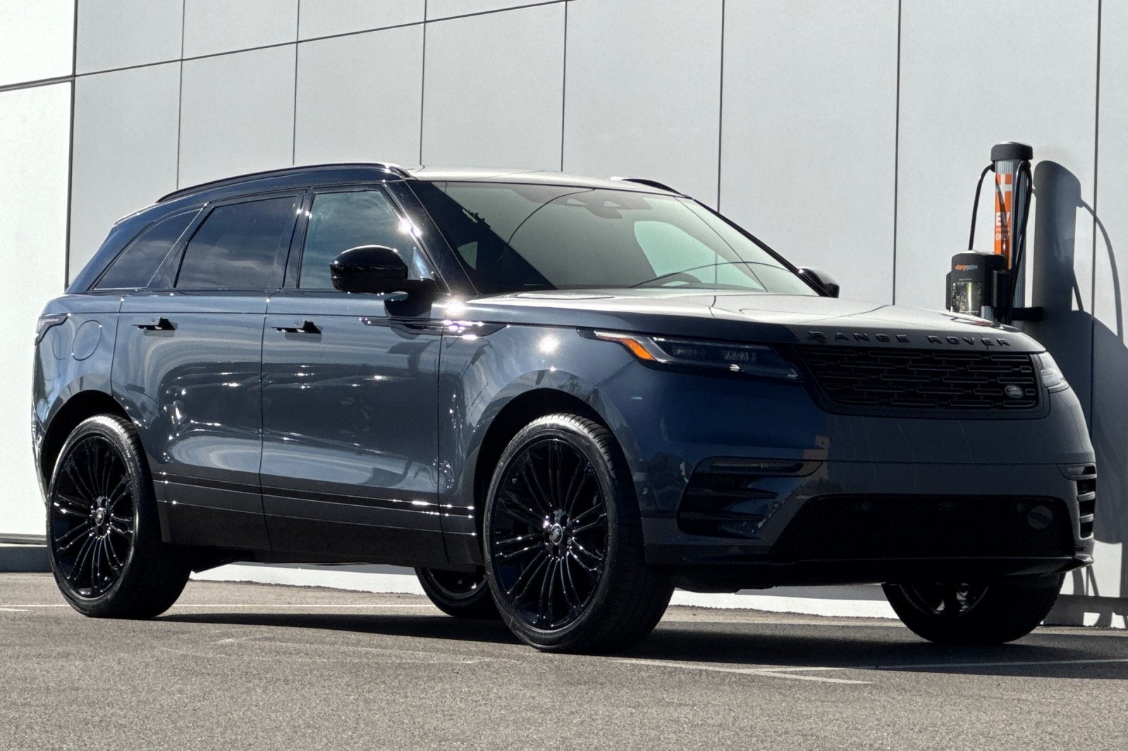 2026 Land Rover Range Rover Velar Dynamic SE