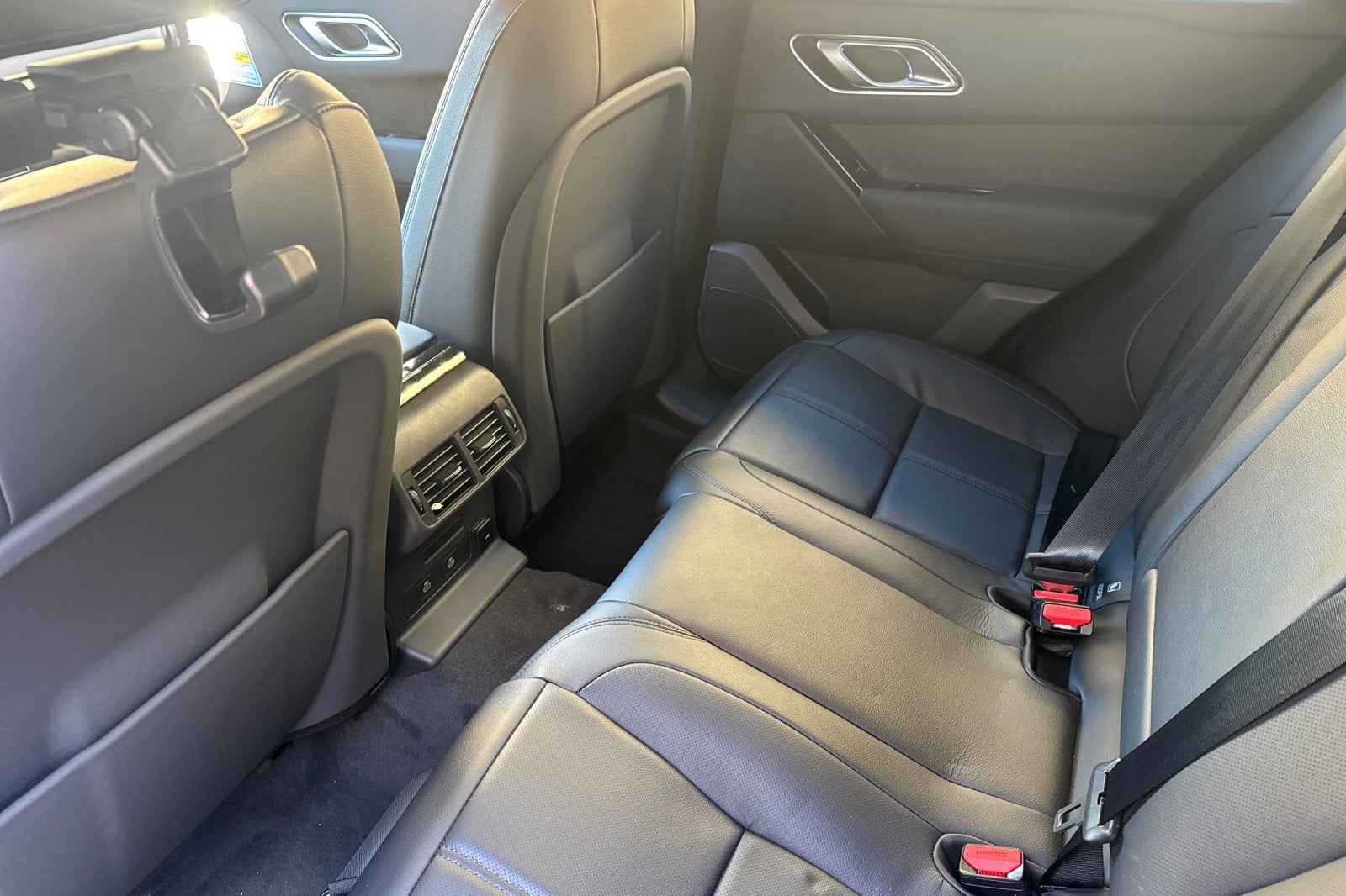 2026 Land Rover Range Rover Velar Dynamic SE