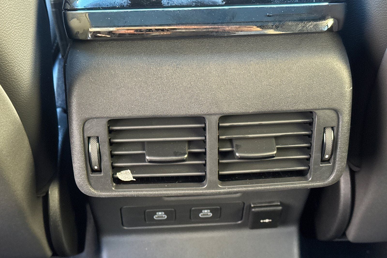 2026 Land Rover Range Rover Velar Dynamic SE