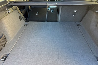 2026 Land Rover Range Rover Velar Dynamic SE