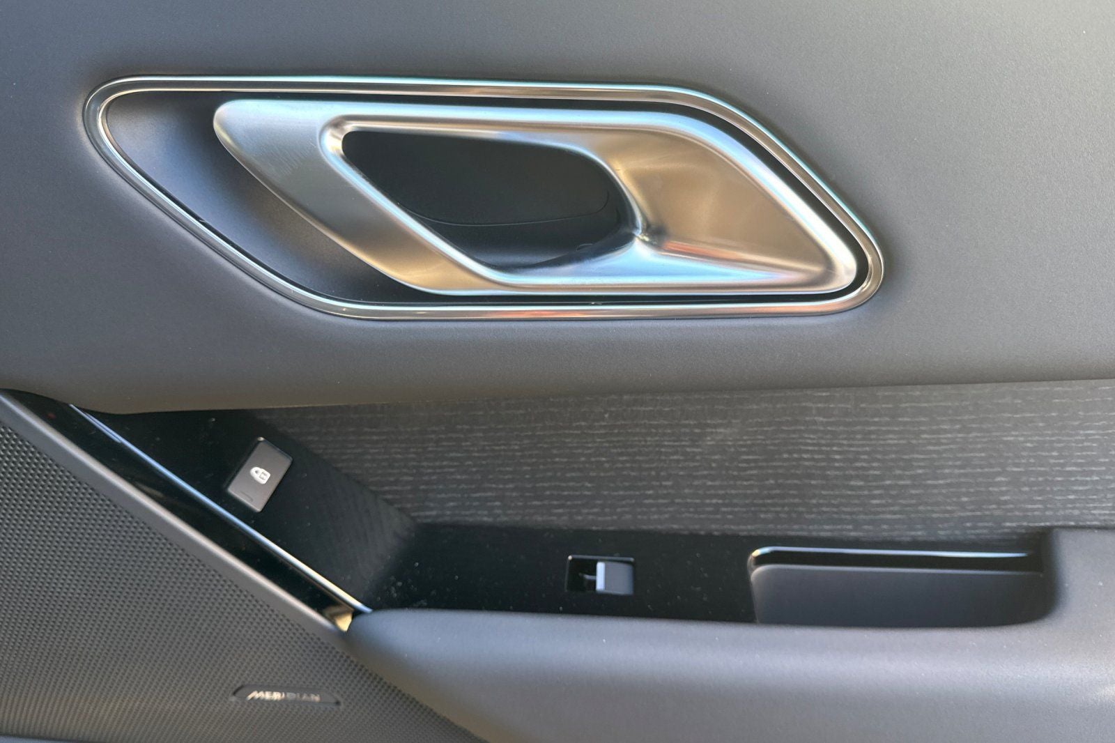 2026 Land Rover Range Rover Velar Dynamic SE