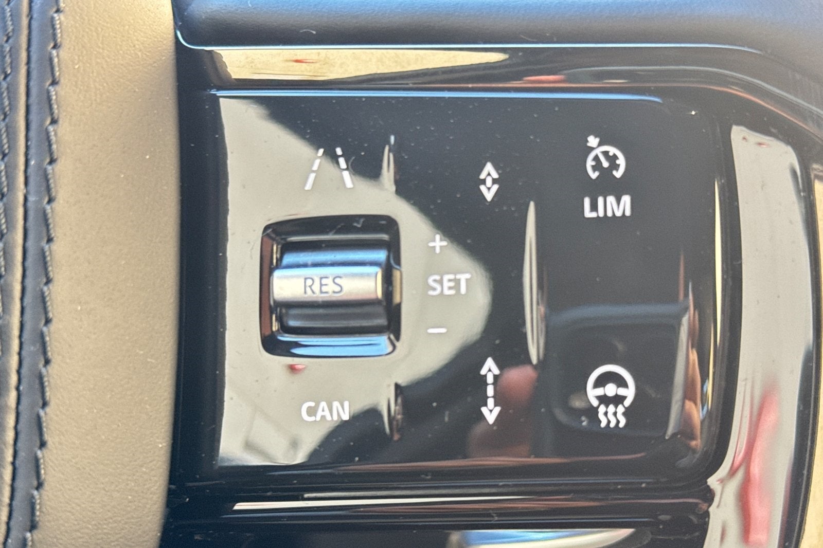 2026 Land Rover Range Rover Velar Dynamic SE