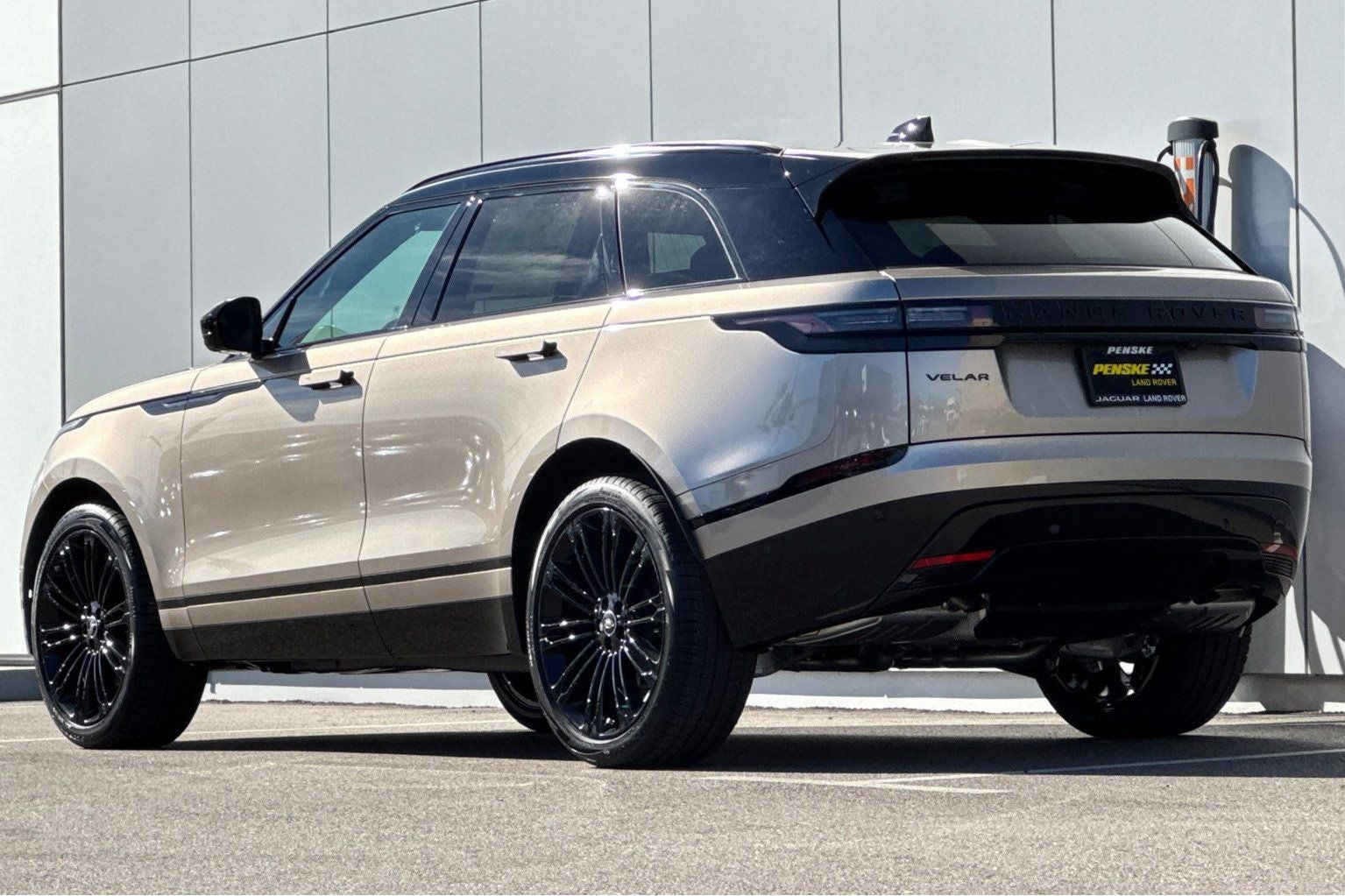 2026 Land Rover Range Rover Velar Dynamic SE