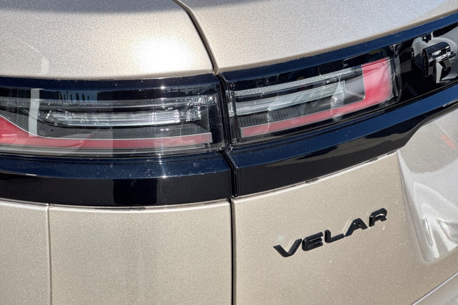 2026 Land Rover Range Rover Velar Dynamic SE