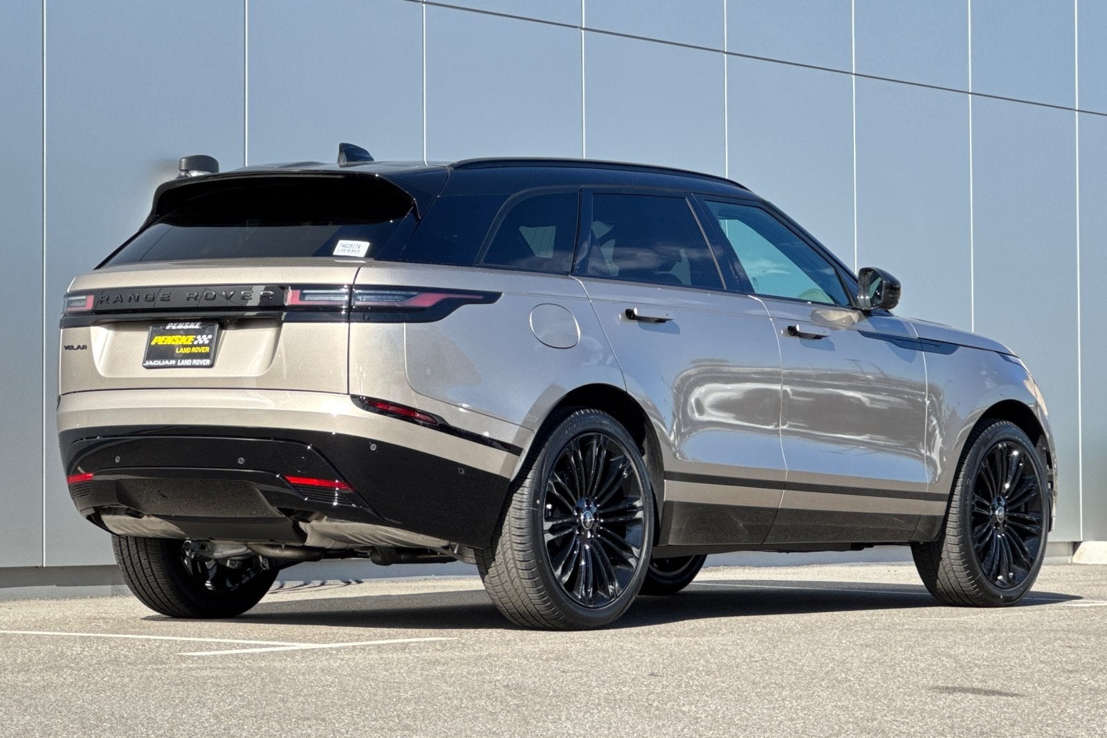 2026 Land Rover Range Rover Velar Dynamic SE