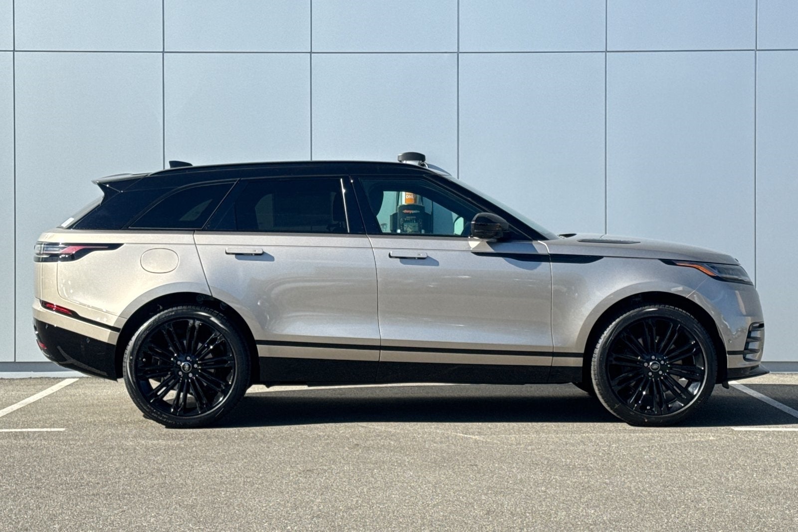 2026 Land Rover Range Rover Velar Dynamic SE
