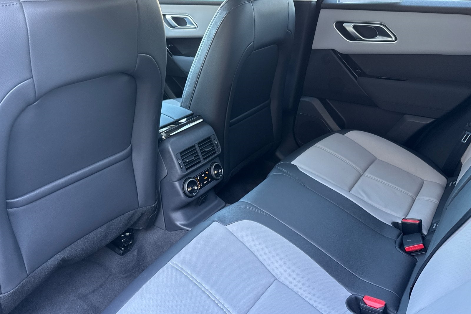 2025 Land Rover Range Rover Velar Dynamic SE