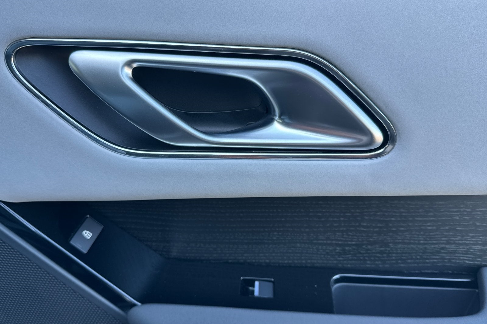 2025 Land Rover Range Rover Velar Dynamic SE