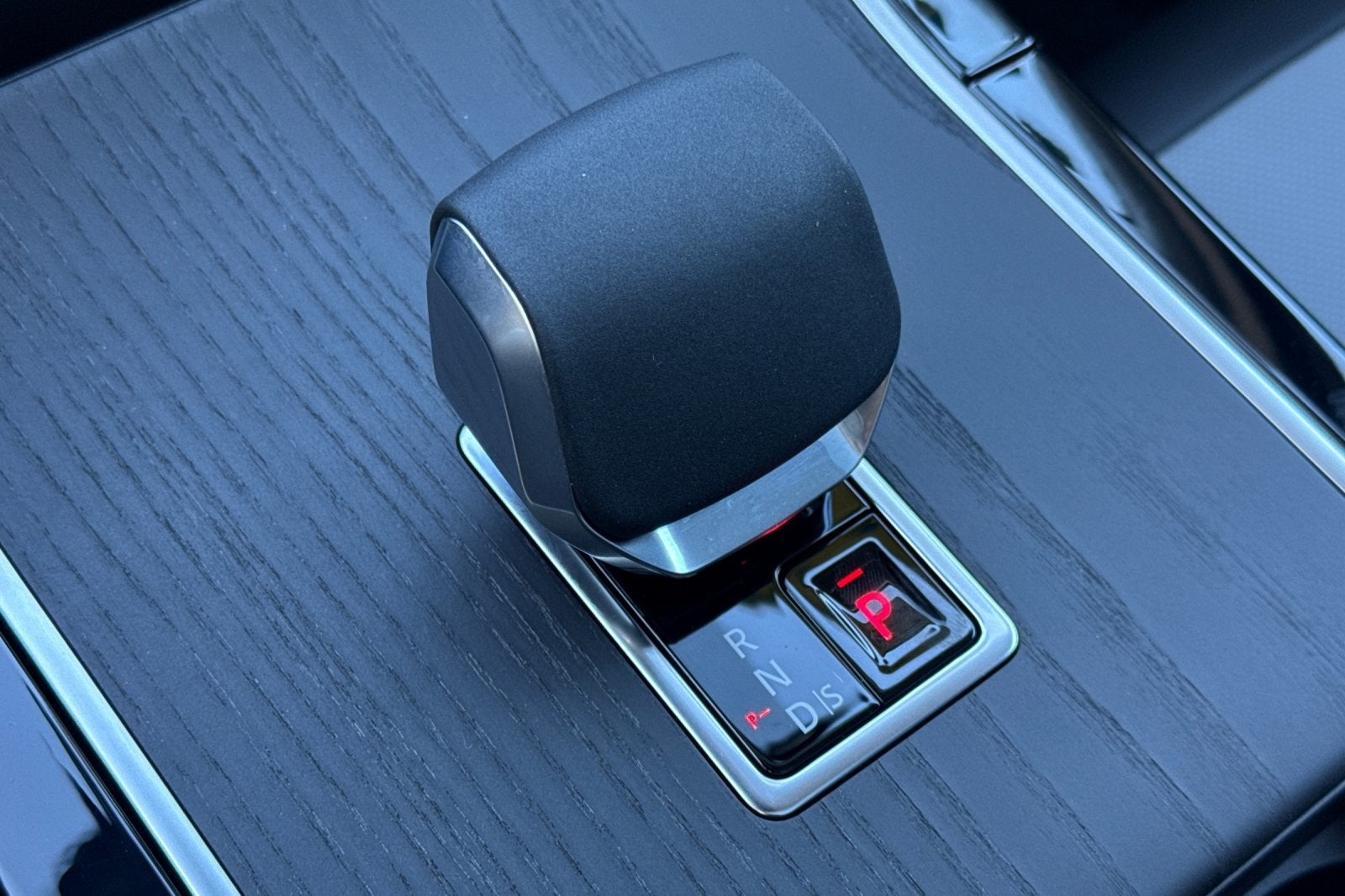 2025 Land Rover Range Rover Velar Dynamic SE