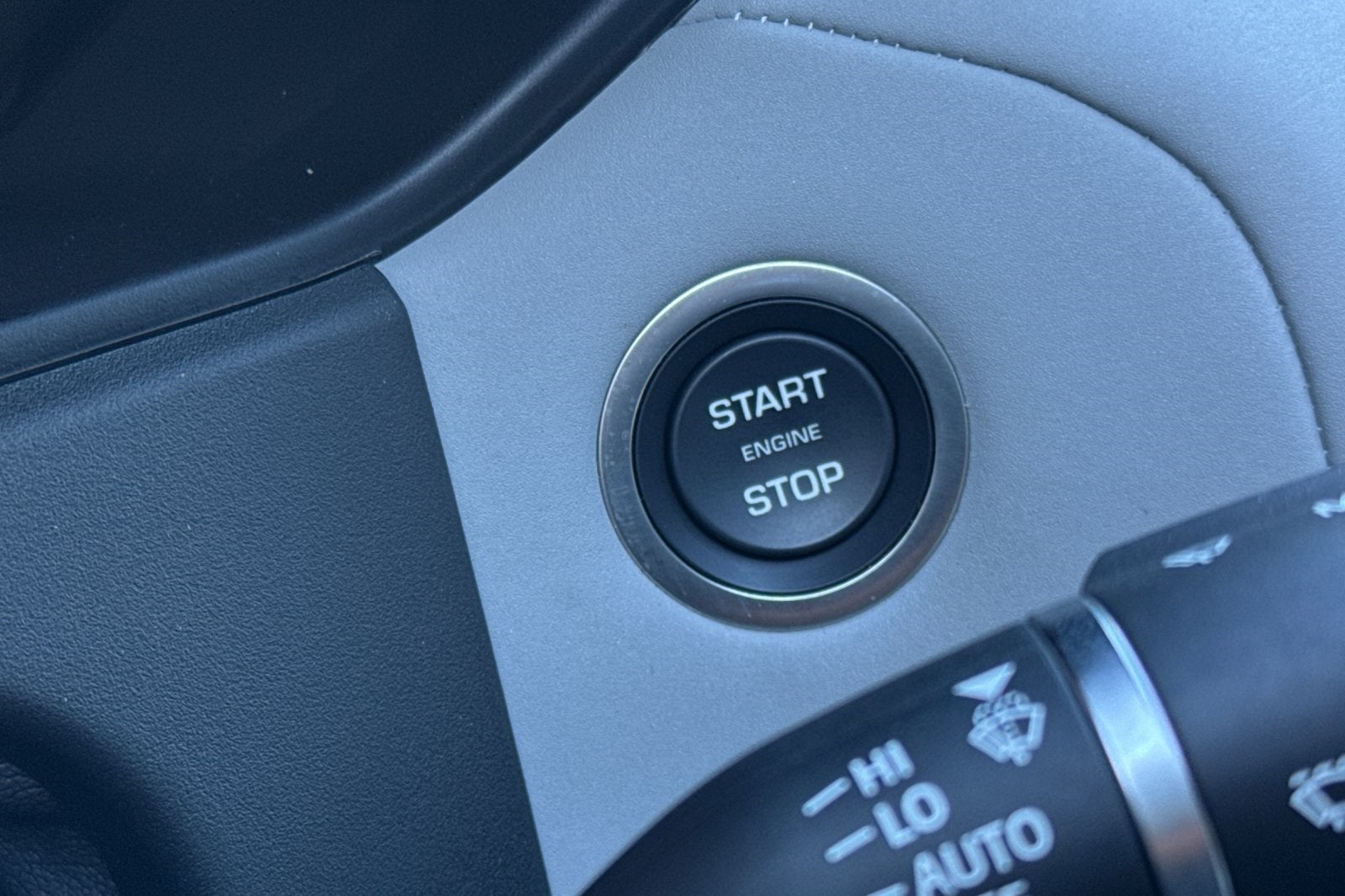 2025 Land Rover Range Rover Velar Dynamic SE