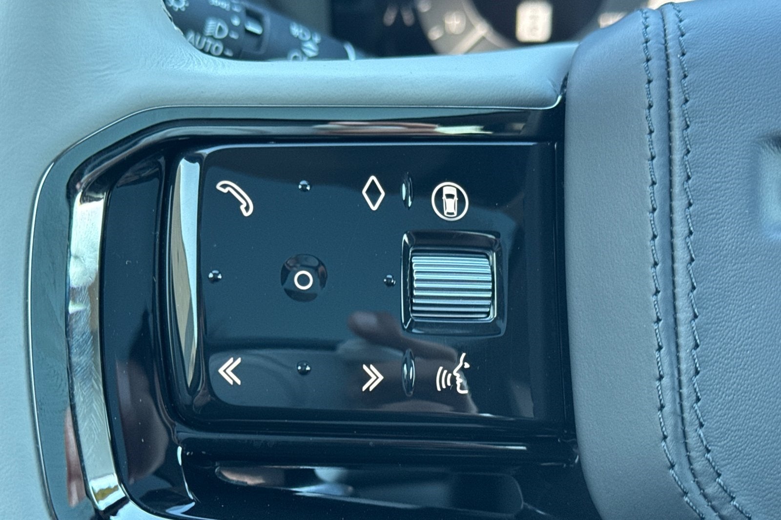 2025 Land Rover Range Rover Velar Dynamic SE