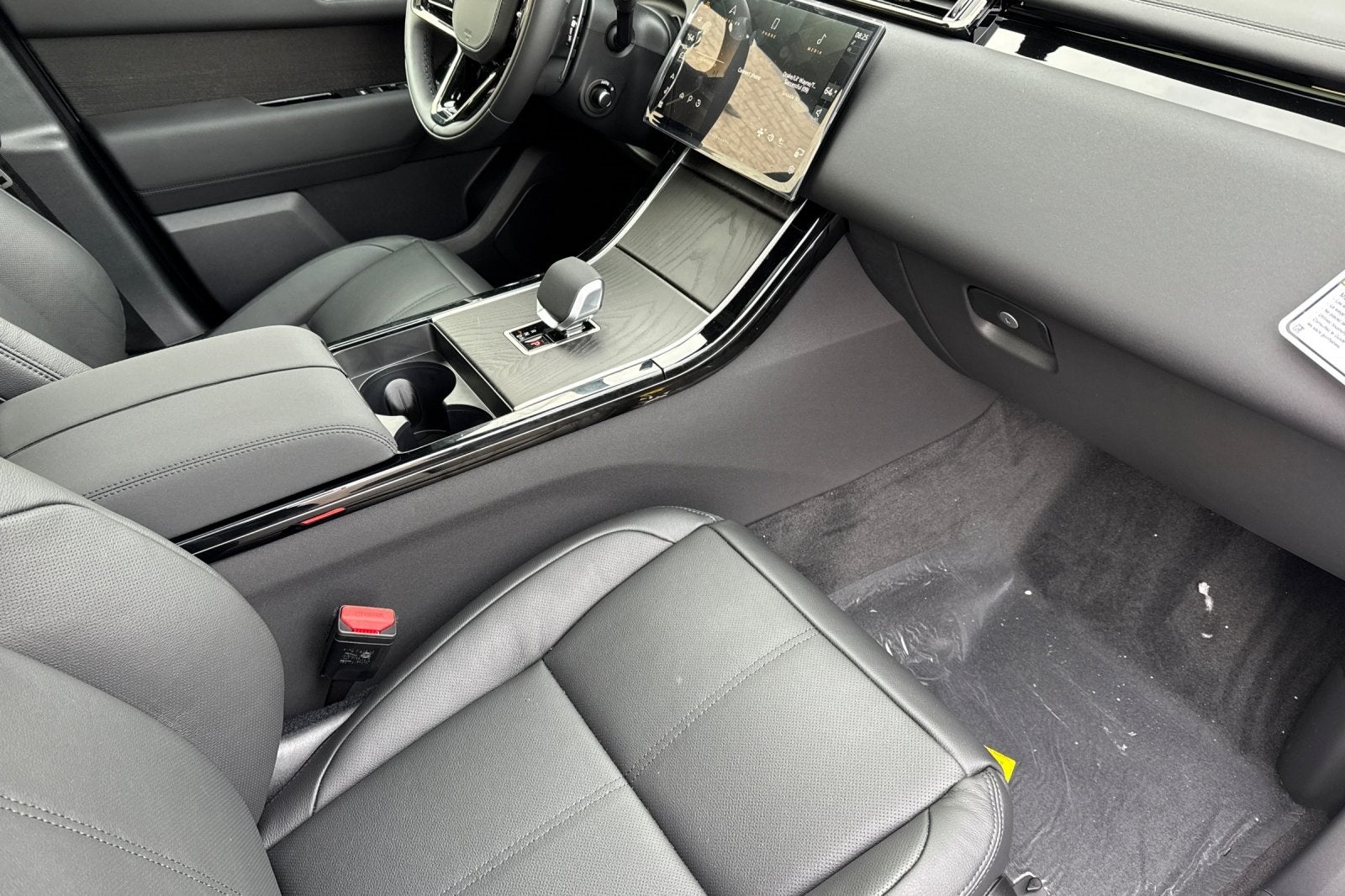 2026 Land Rover Range Rover Velar Dynamic SE