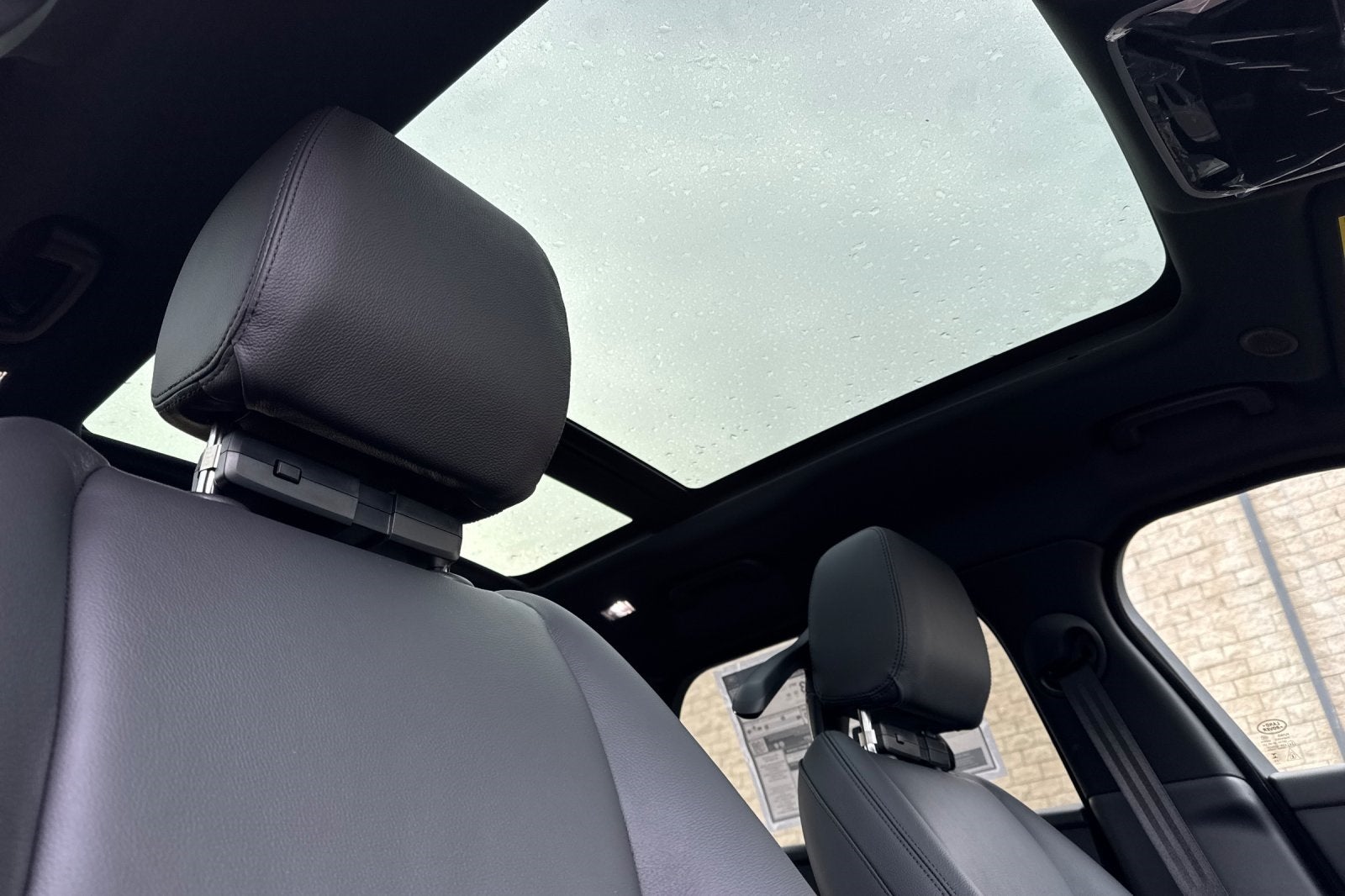 2026 Land Rover Range Rover Velar Dynamic SE