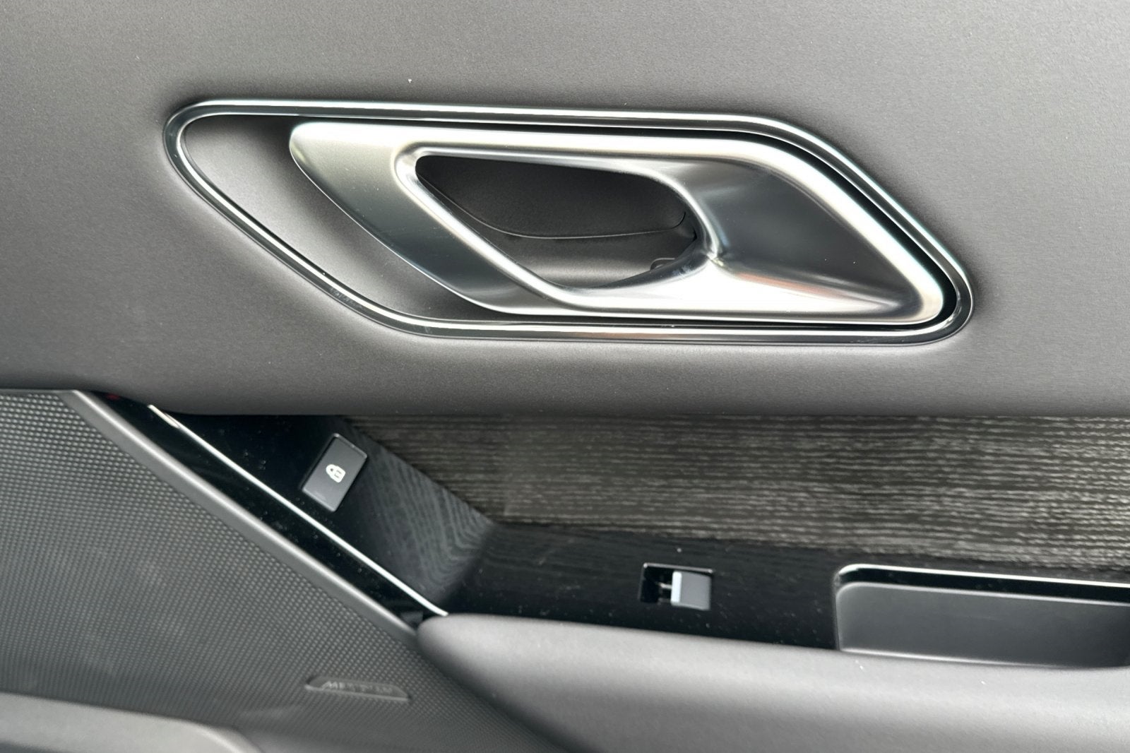 2026 Land Rover Range Rover Velar Dynamic SE