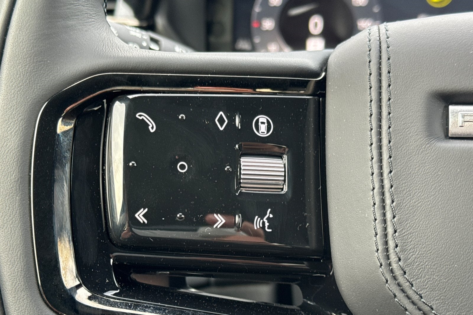 2026 Land Rover Range Rover Velar Dynamic SE