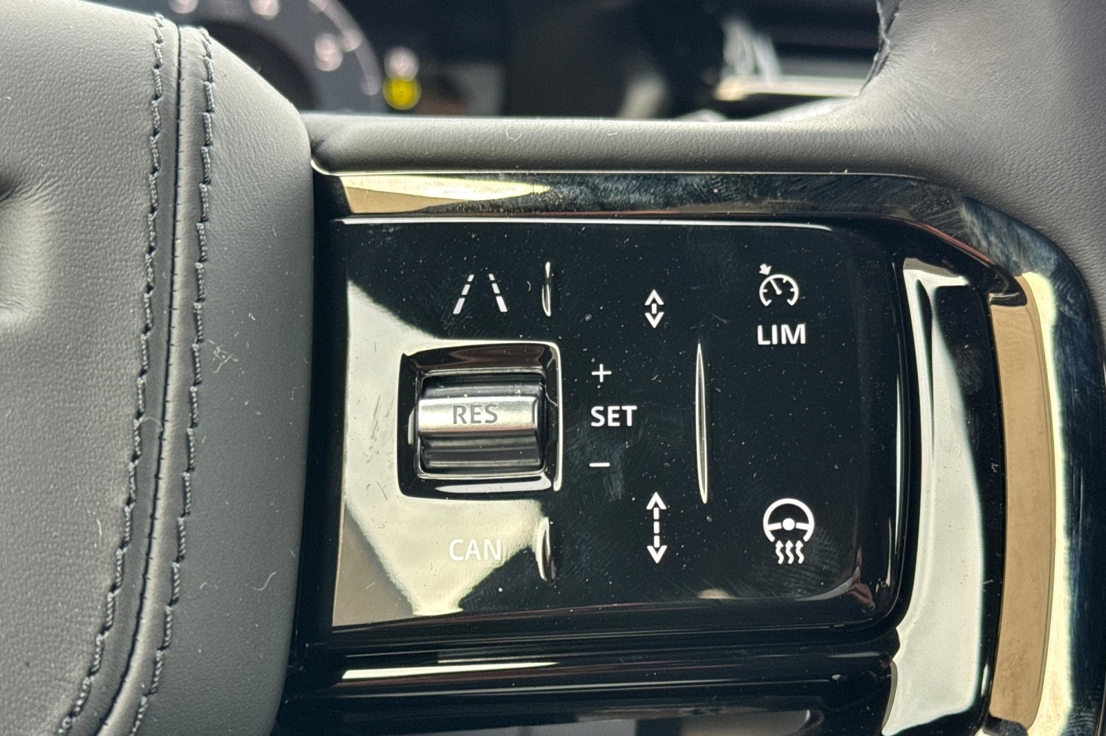 2026 Land Rover Range Rover Velar Dynamic SE