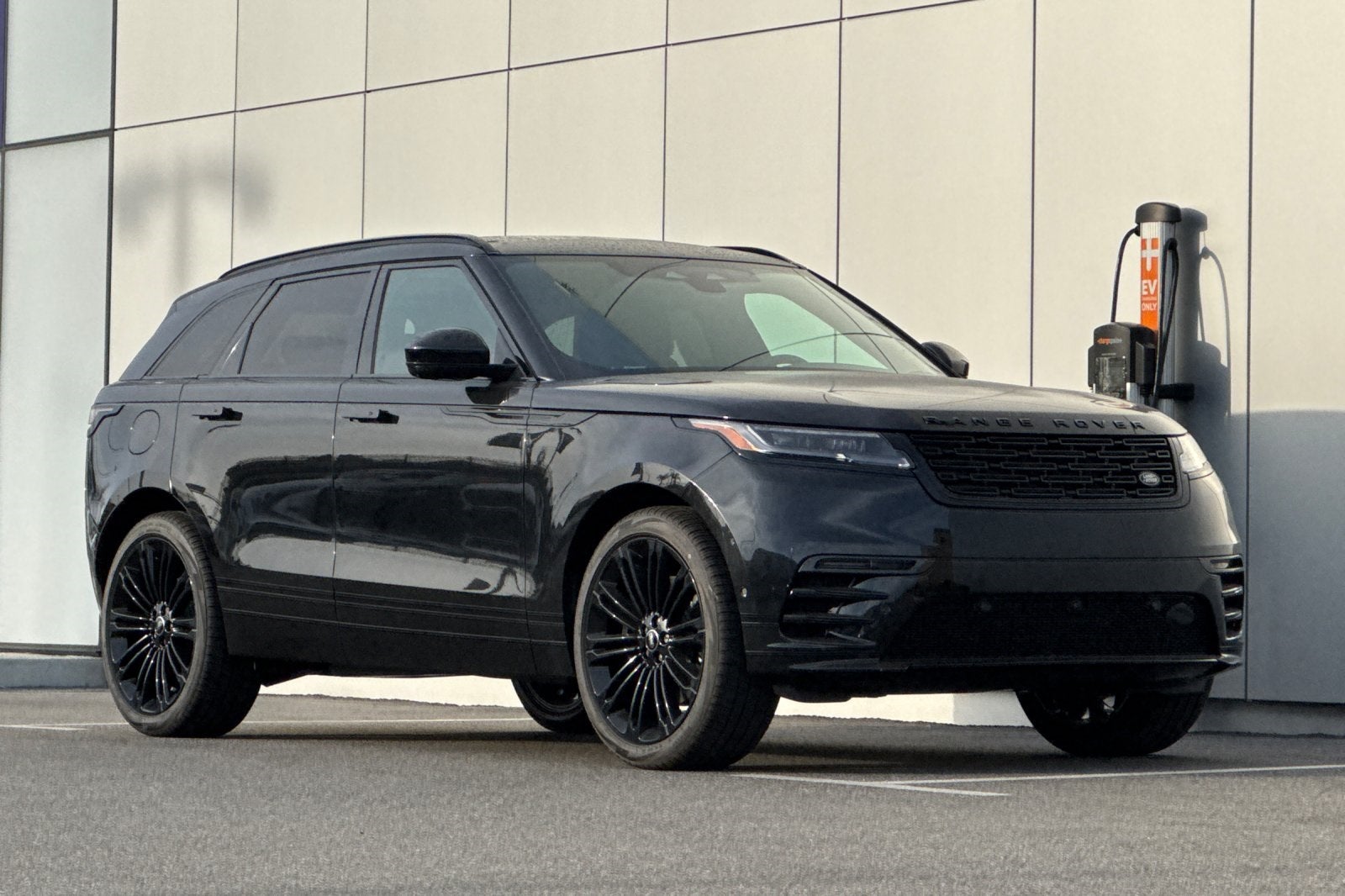 2026 Land Rover Range Rover Velar Dynamic SE