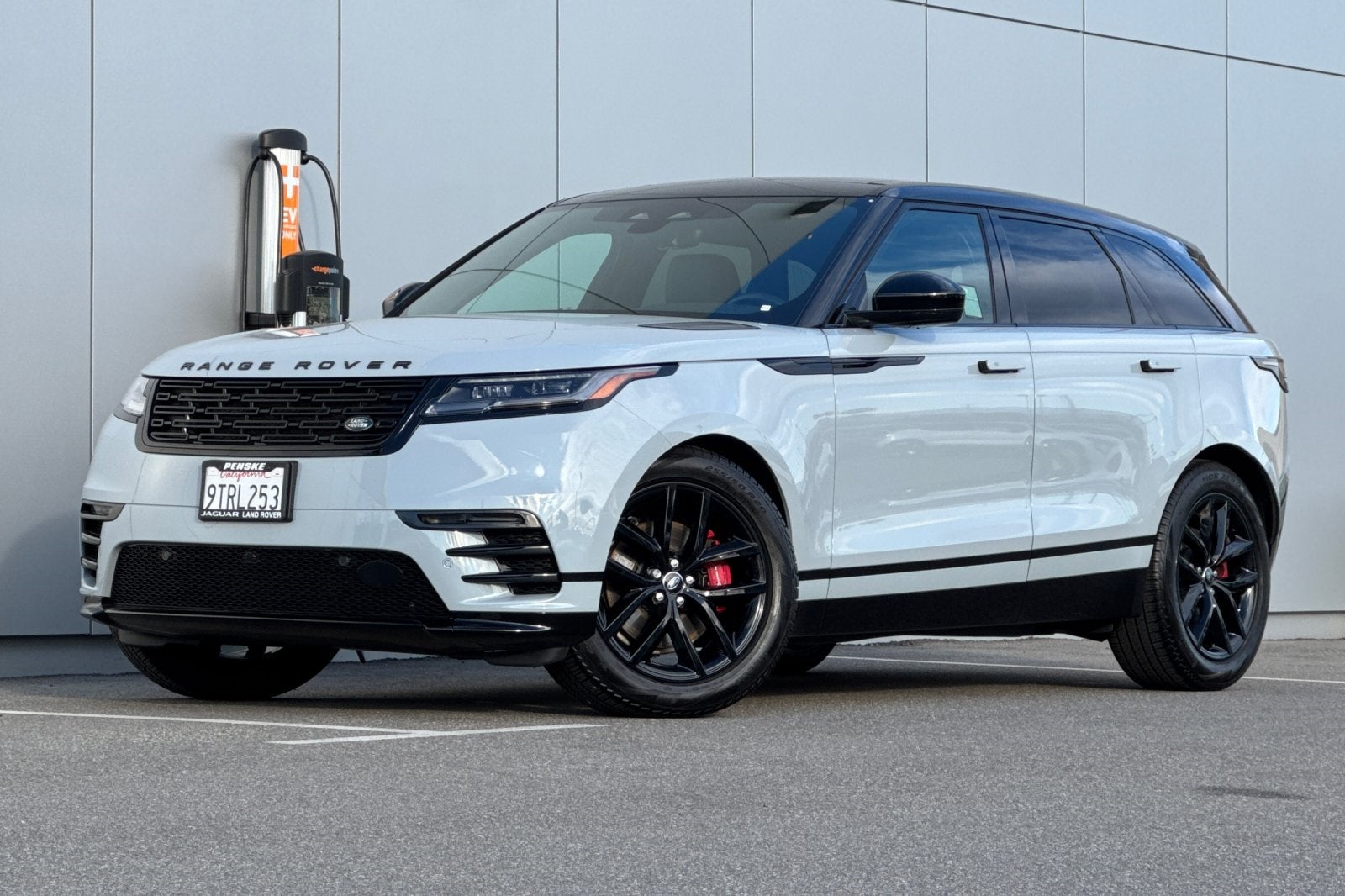 2025 Land Rover Range Rover Velar Dynamic SE