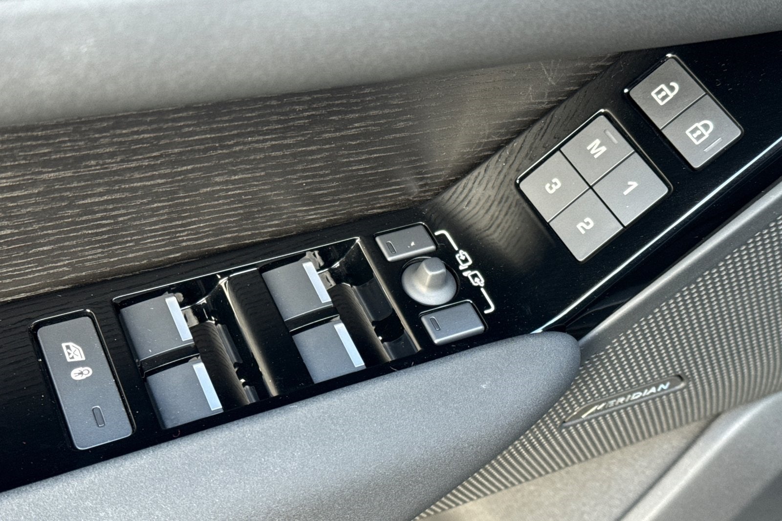 2025 Land Rover Range Rover Velar Dynamic SE