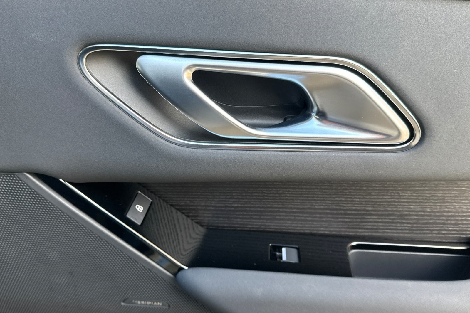 2025 Land Rover Range Rover Velar Dynamic SE