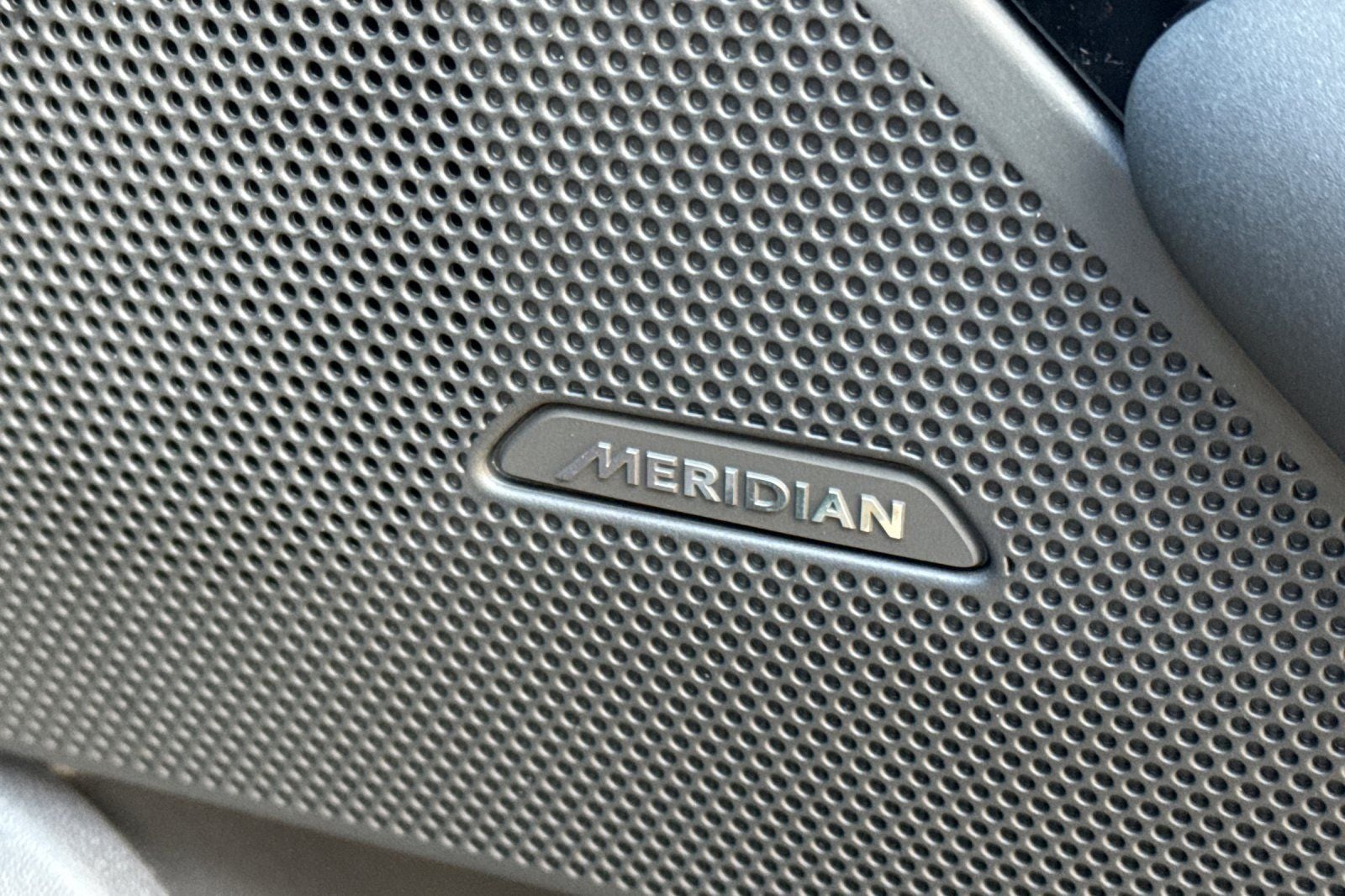 2025 Land Rover Range Rover Velar Dynamic SE