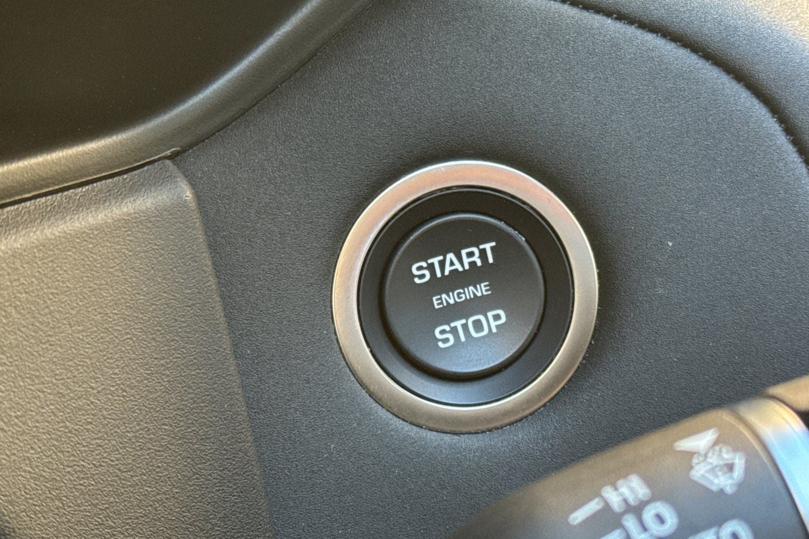 2025 Land Rover Range Rover Velar Dynamic SE