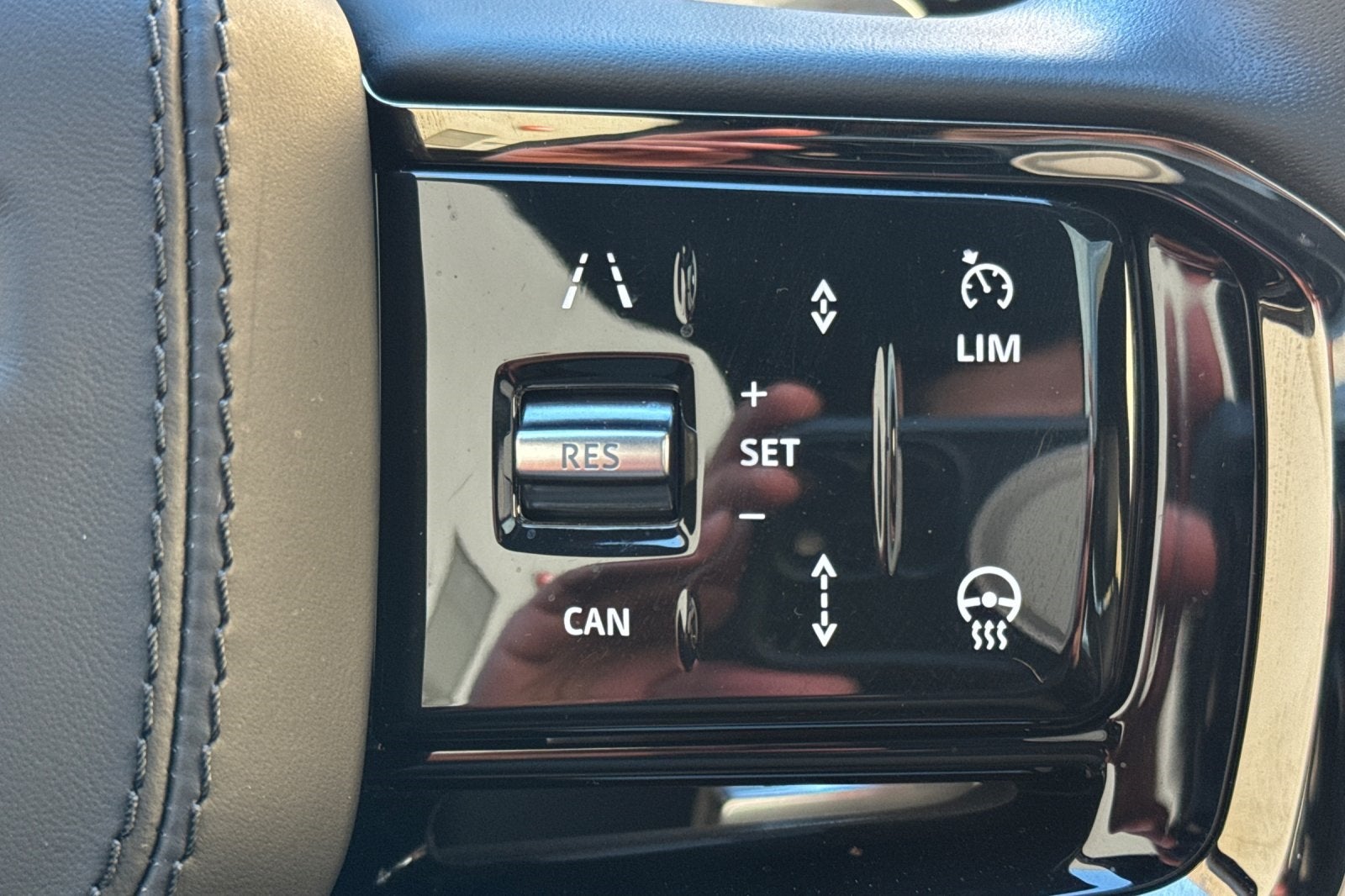 2025 Land Rover Range Rover Velar Dynamic SE