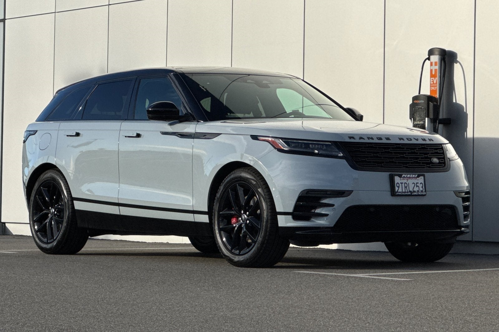 2025 Land Rover Range Rover Velar Dynamic SE