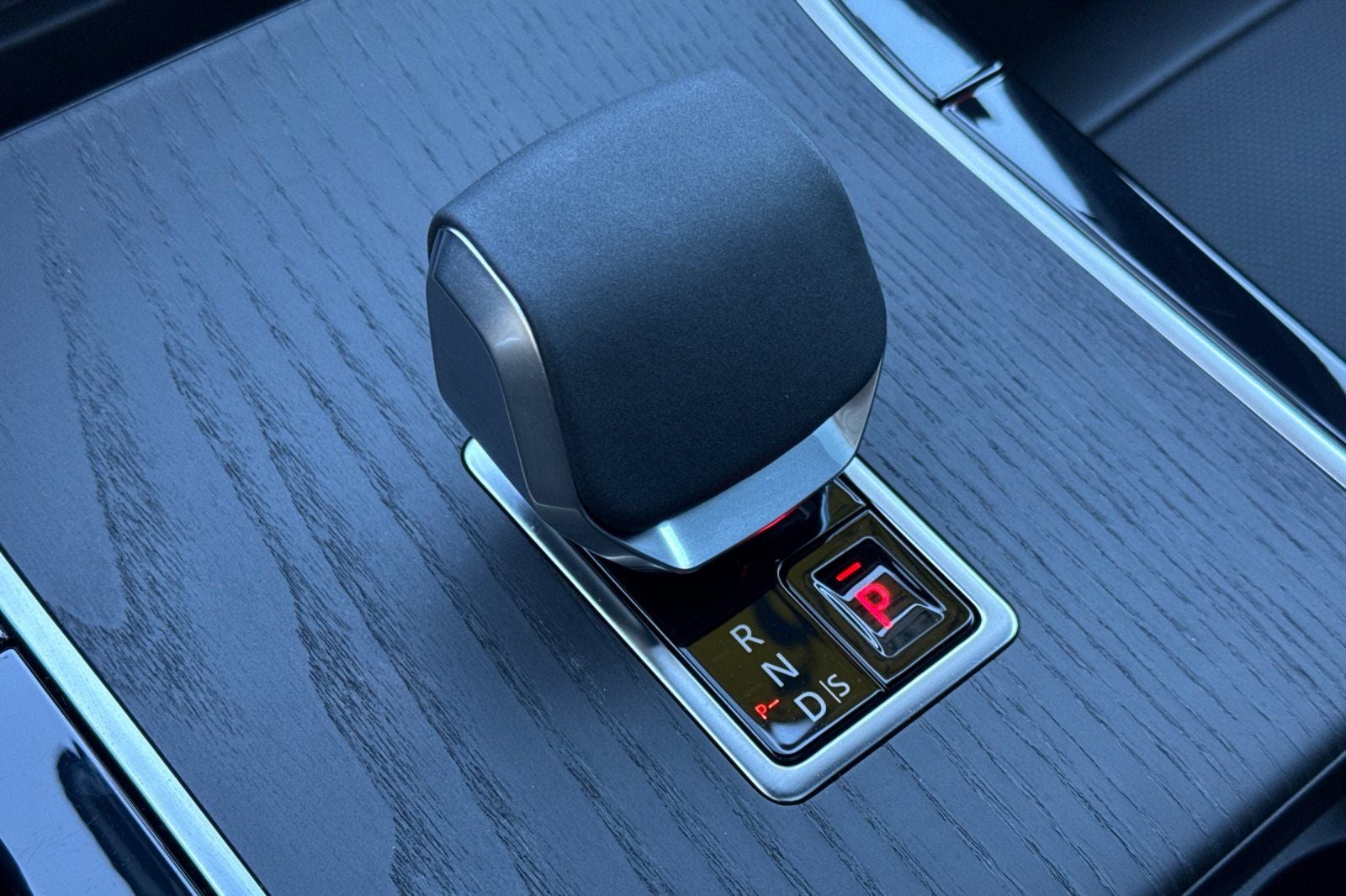 2025 Land Rover Range Rover Velar Dynamic SE