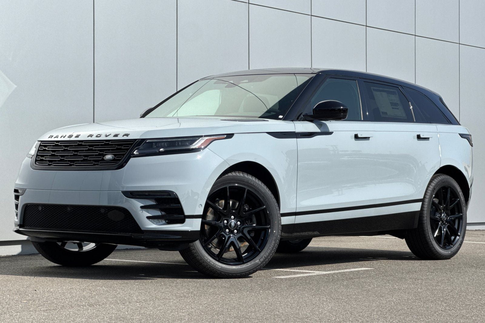 2026 Land Rover Range Rover Velar Dynamic SE