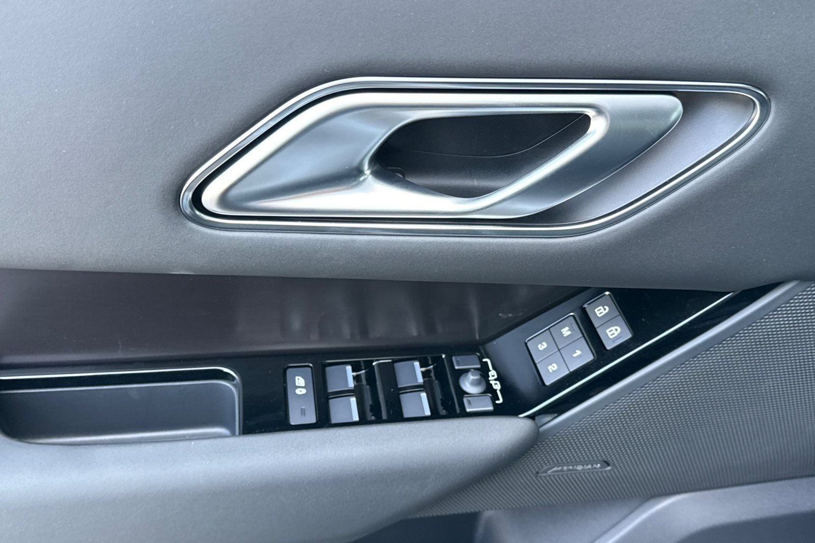2026 Land Rover Range Rover Velar Dynamic SE