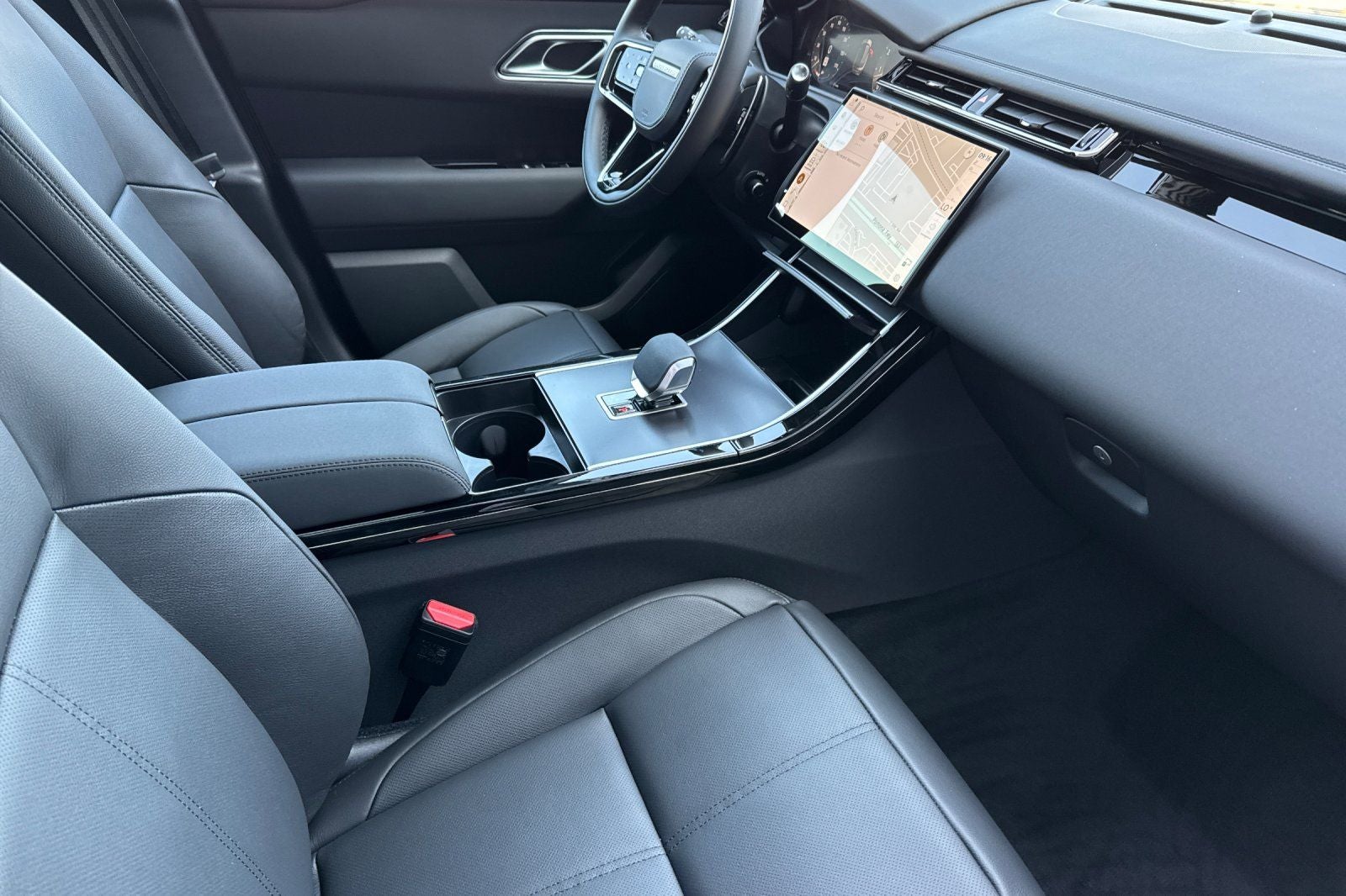 2026 Land Rover Range Rover Velar Dynamic SE