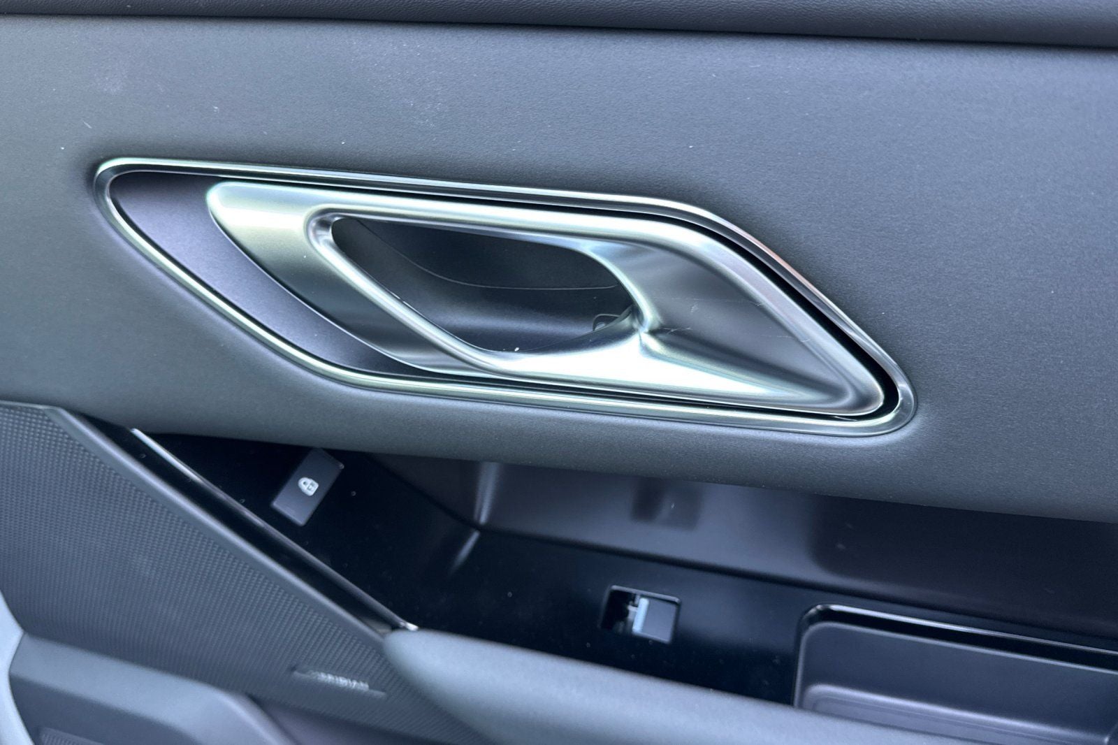 2026 Land Rover Range Rover Velar Dynamic SE