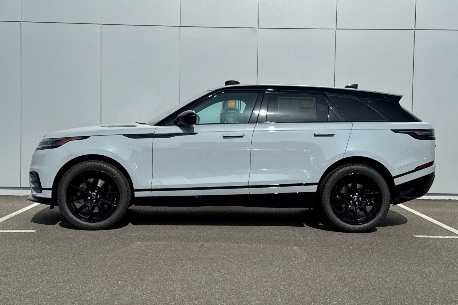 2026 Land Rover Range Rover Velar Dynamic SE