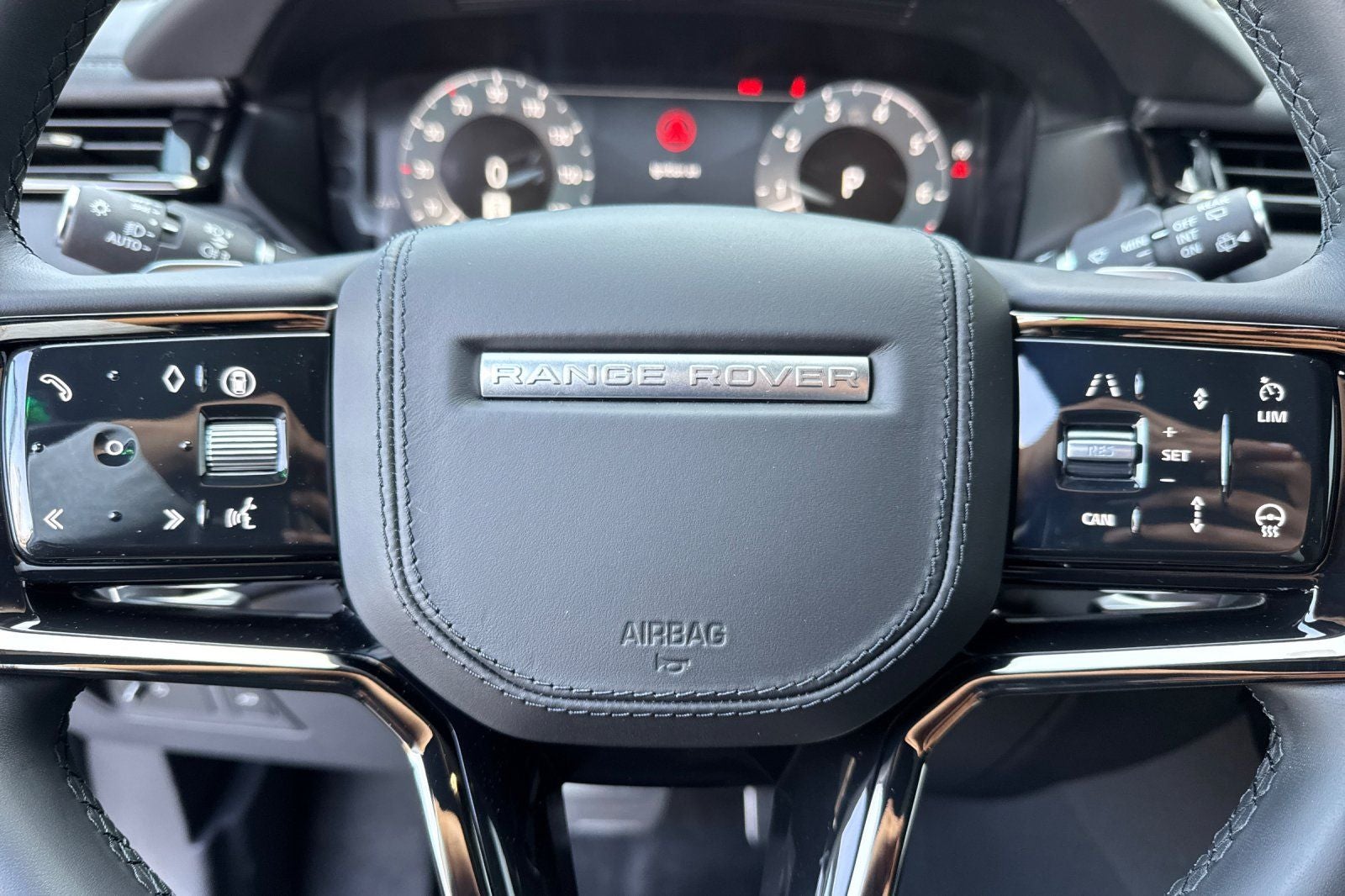 2026 Land Rover Range Rover Velar Dynamic SE